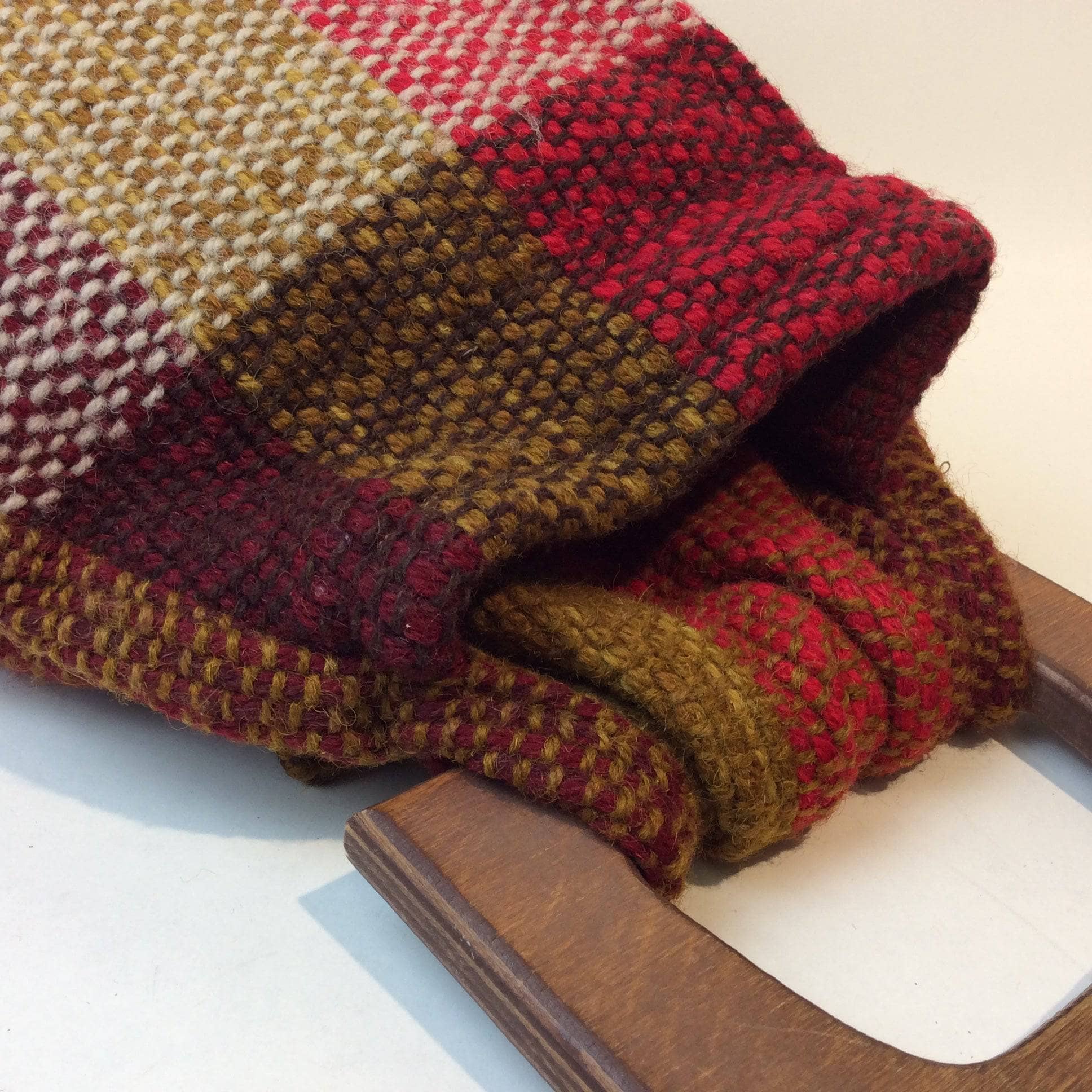 1970s Artisanal Woven Handbag with Wood Handle - Image 7