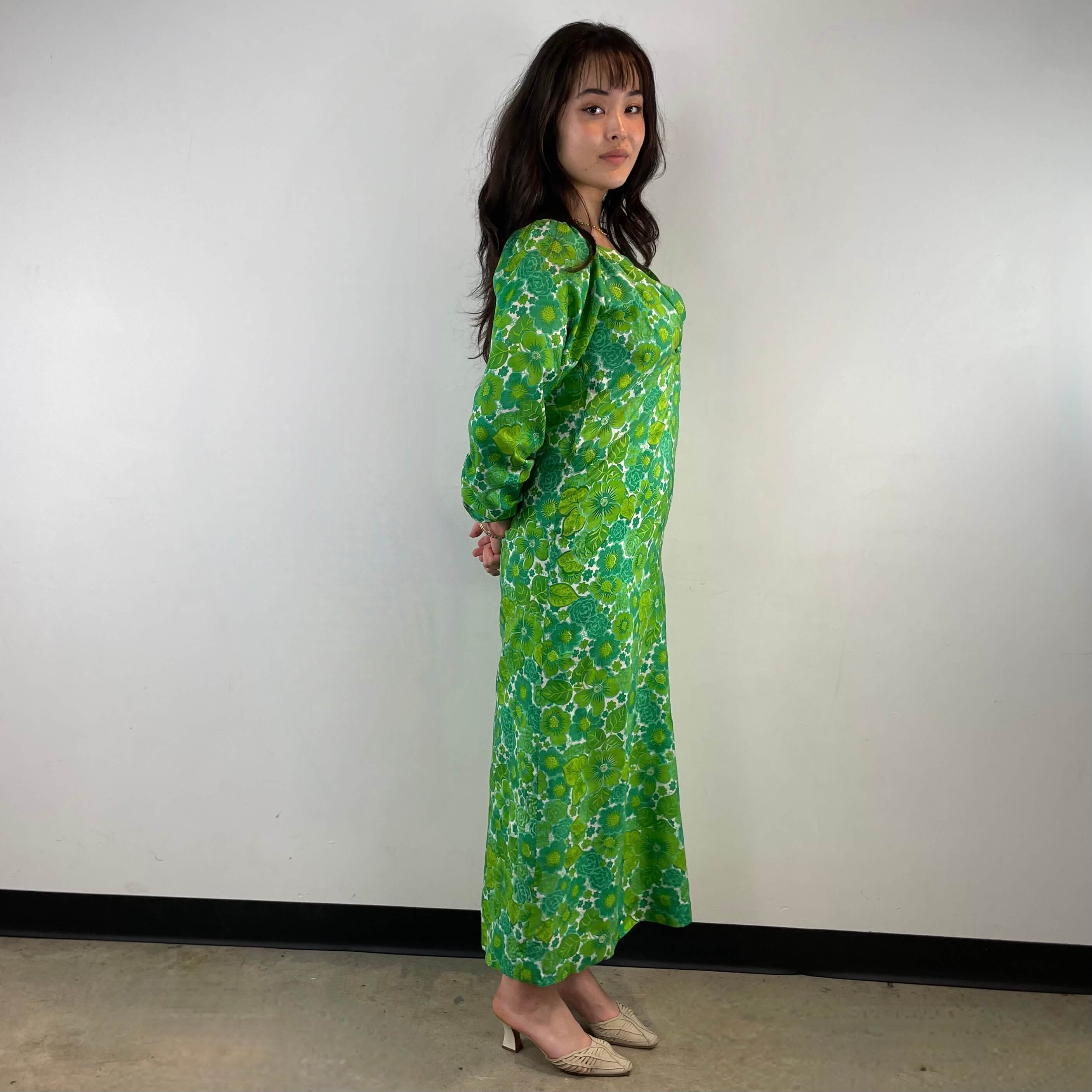 1970s Bold Print Long-Sleeved Green Silk Maxi Dress Medium - Image 4