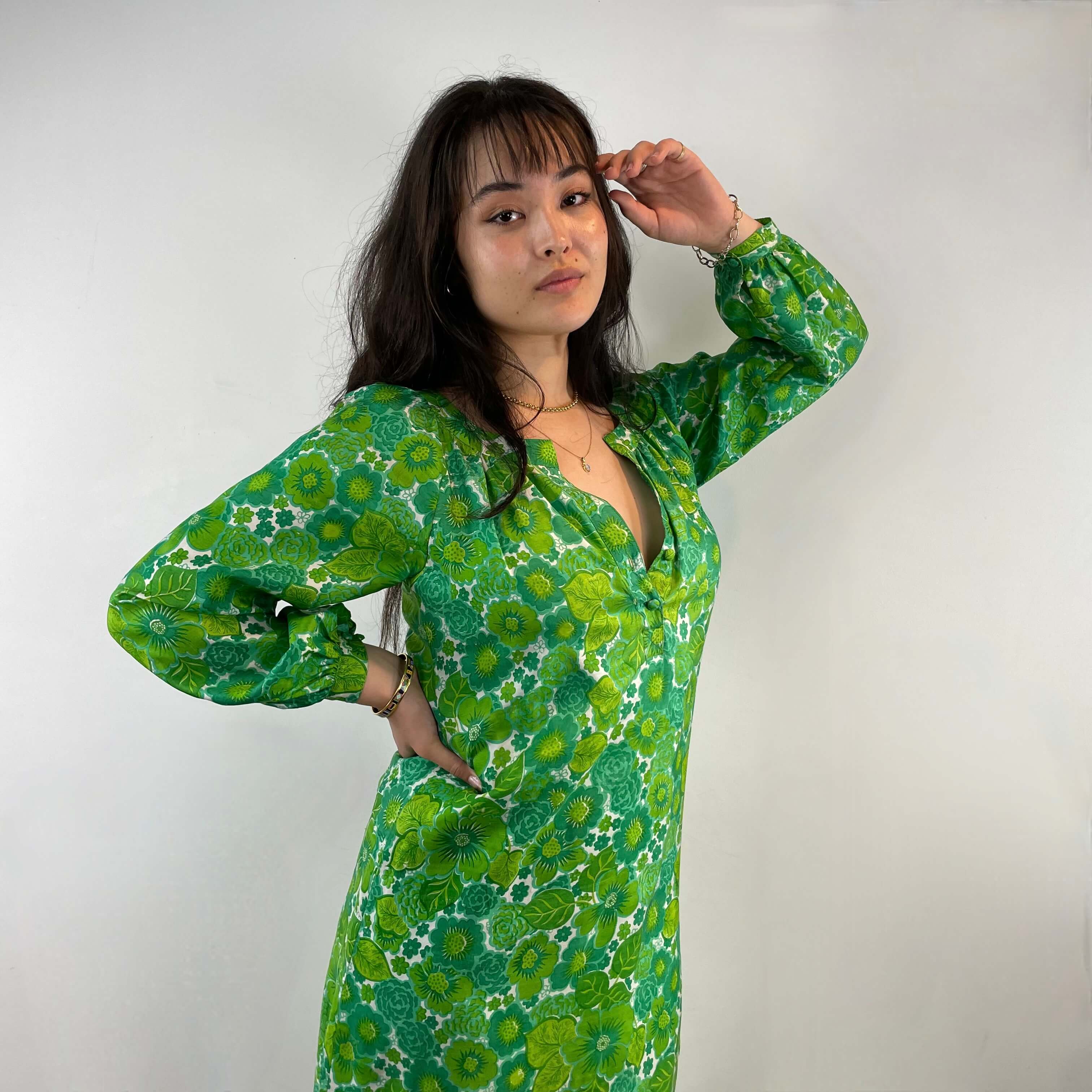 1970s Bold Print Long-Sleeved Green Silk Maxi Dress Medium - Image 5