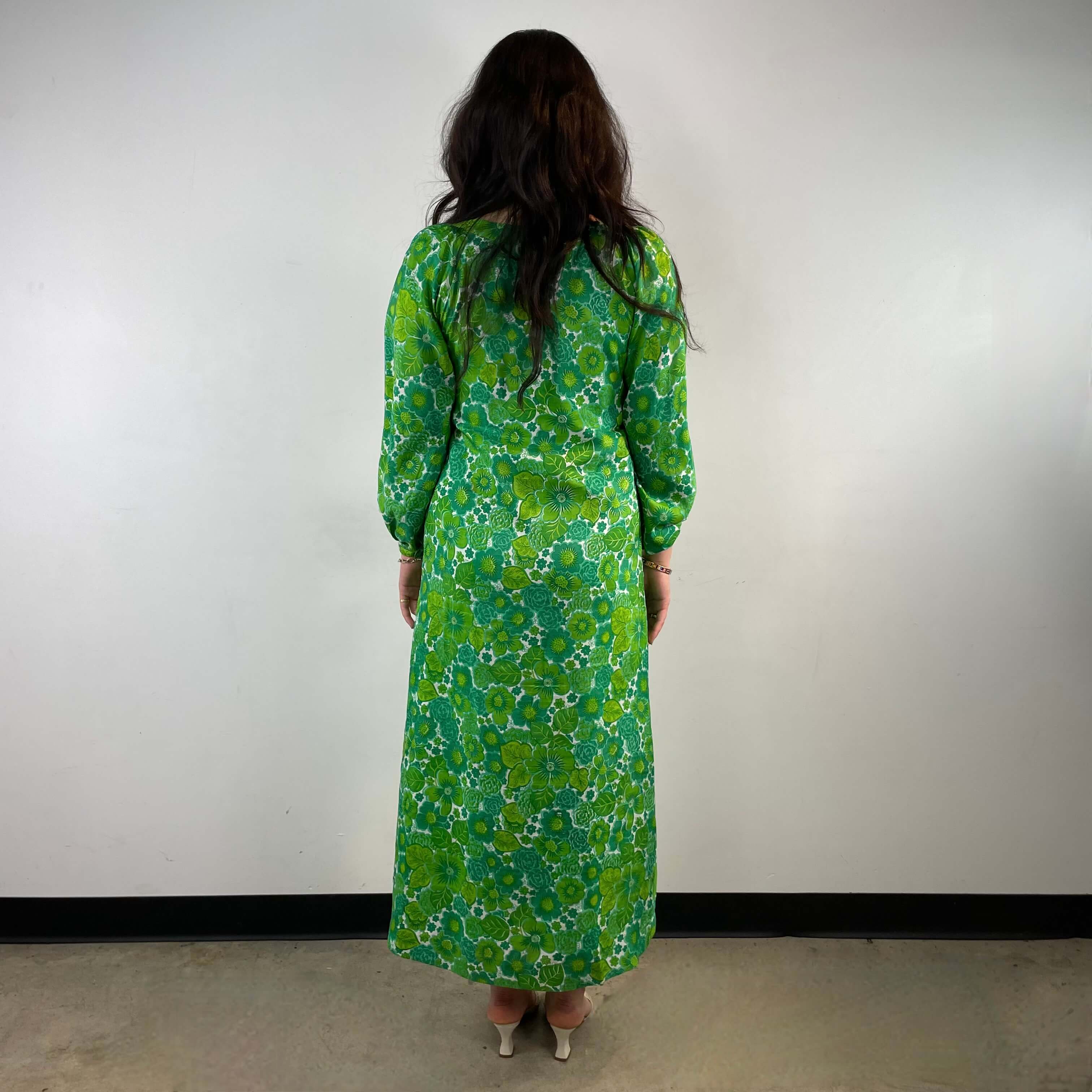 1970s Bold Print Long-Sleeved Green Silk Maxi Dress Medium - Image 6