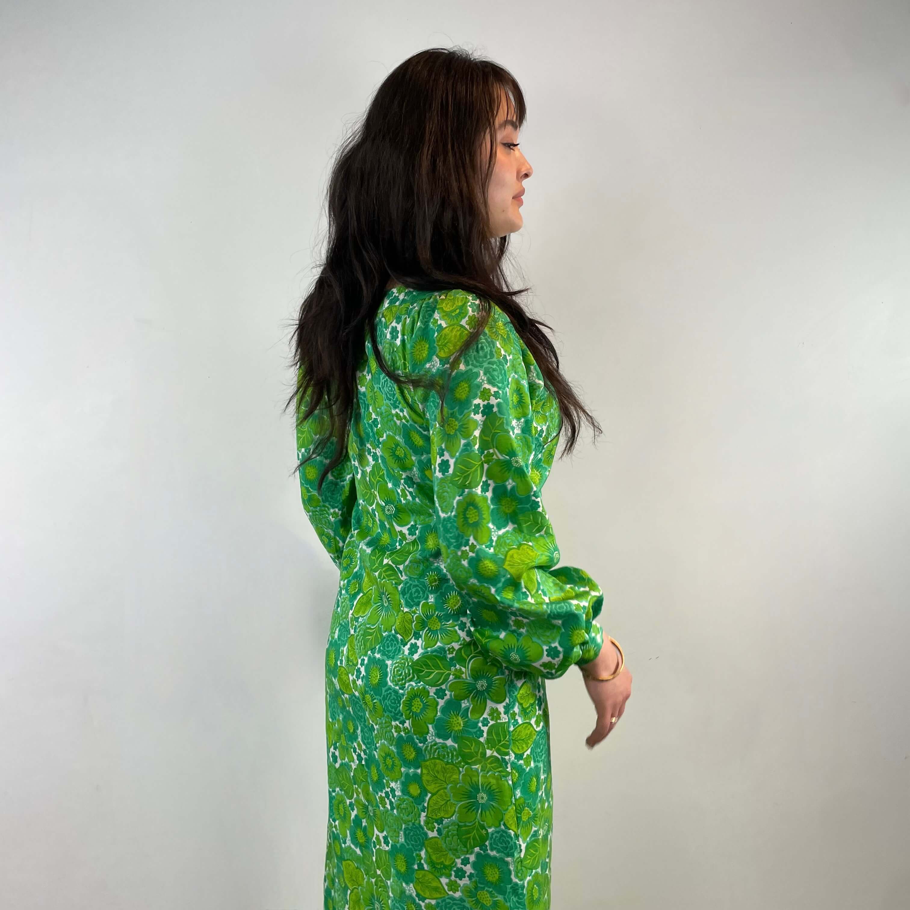 1970s Bold Print Long-Sleeved Green Silk Maxi Dress Medium - Image 7