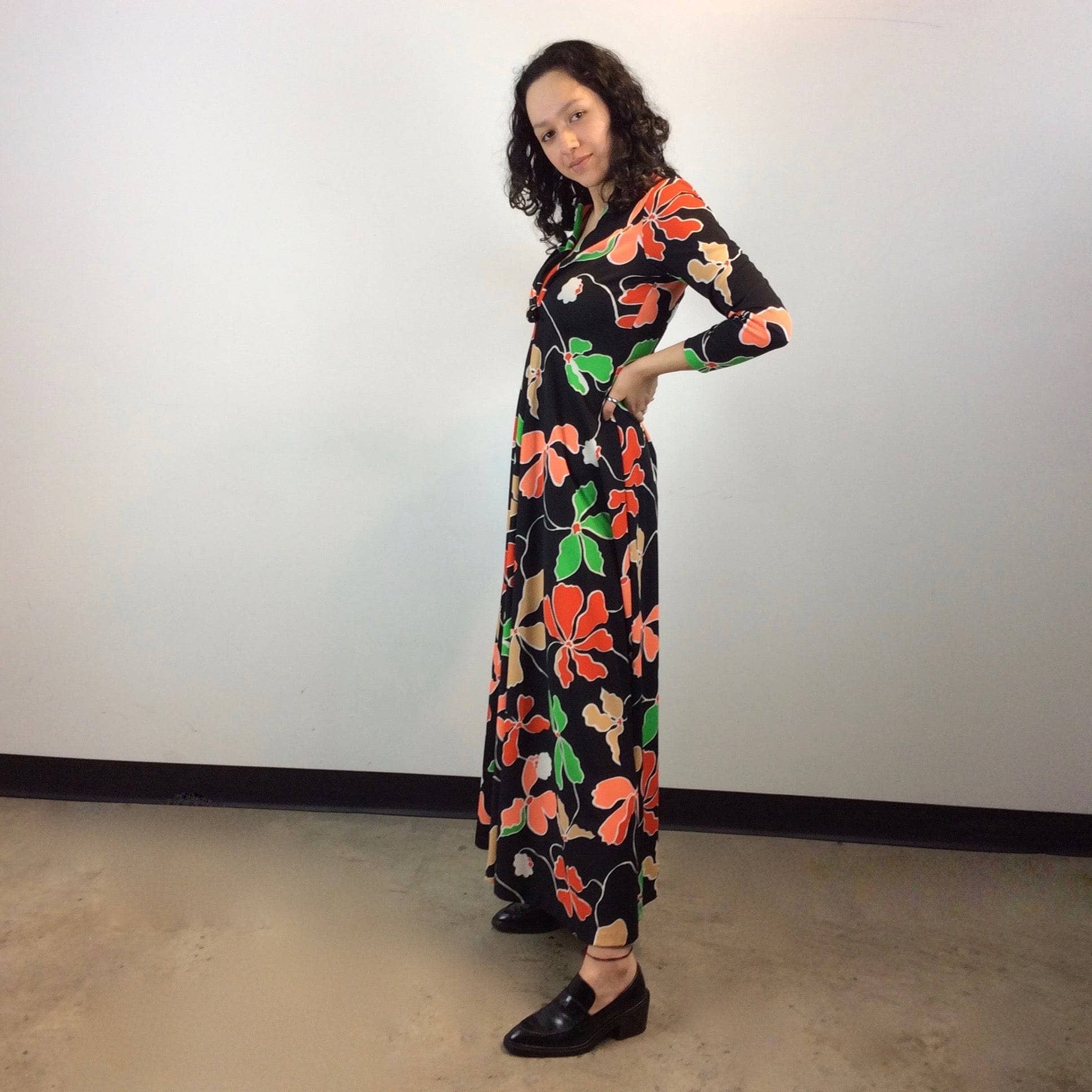 1970s Bold Print Plunge Neck Long Sleeve Maxi Dress Medium - Image 4