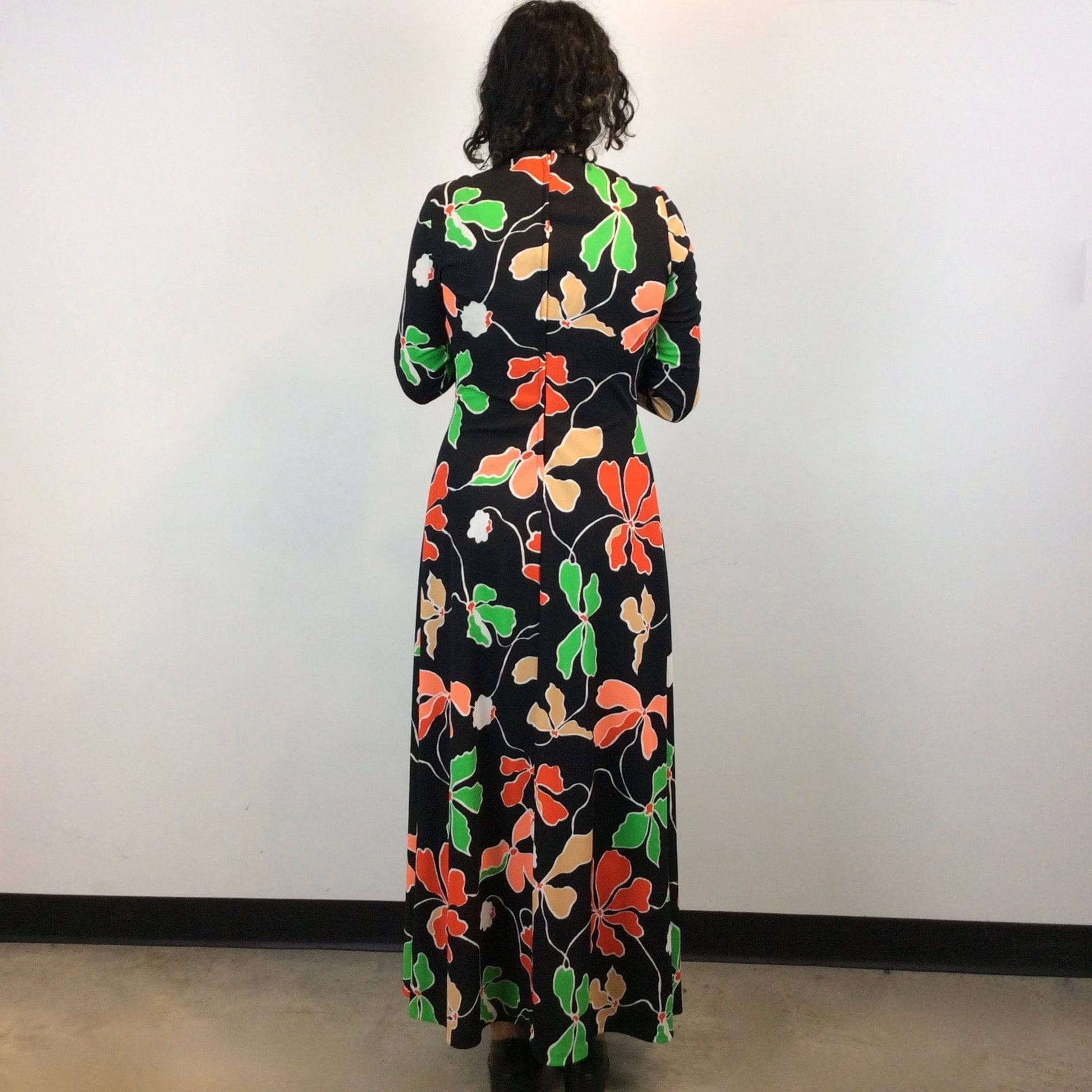 1970s Bold Print Plunge Neck Long Sleeve Maxi Dress Medium - Image 5