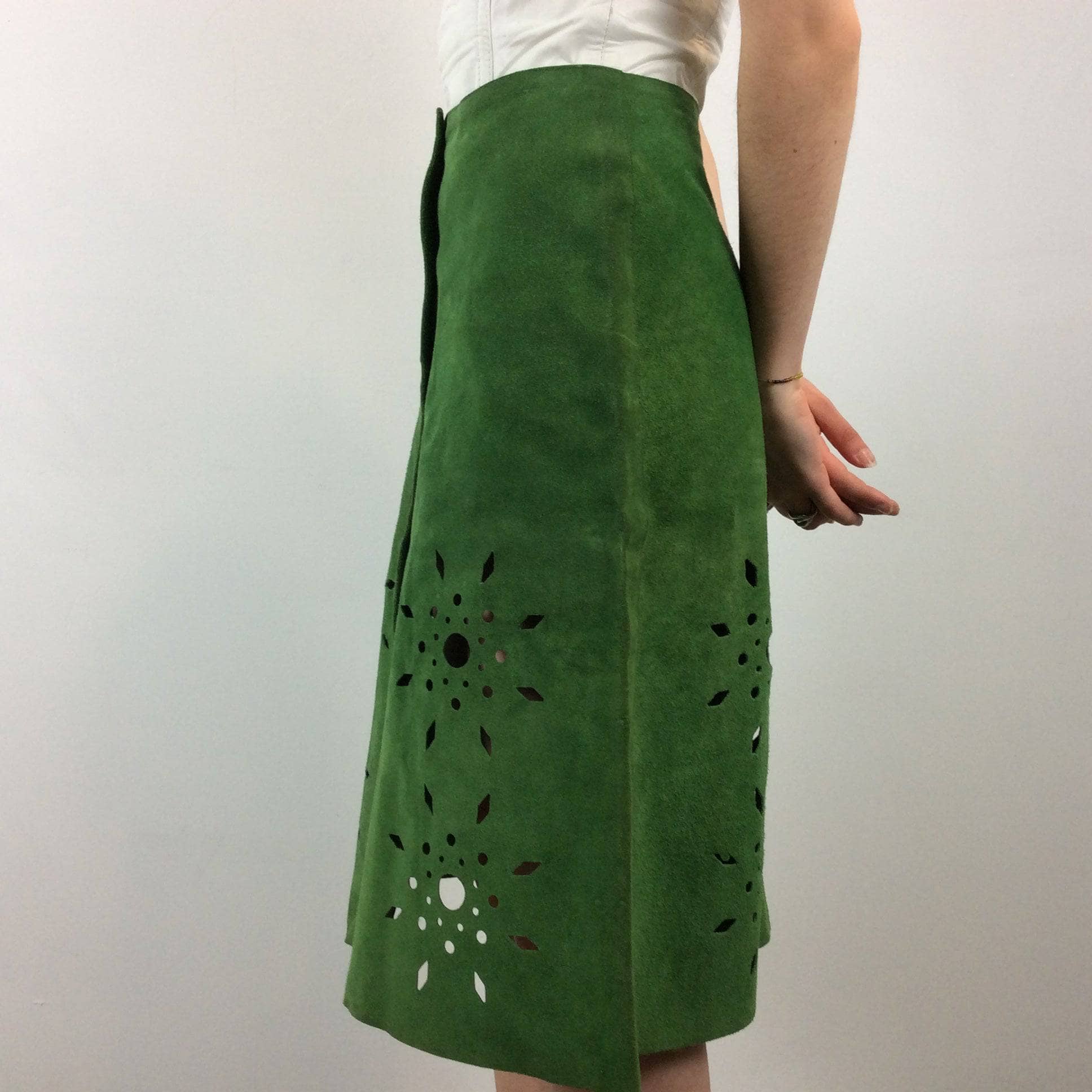 1970s Cut Out Green Suede Skirt Small - Image 3