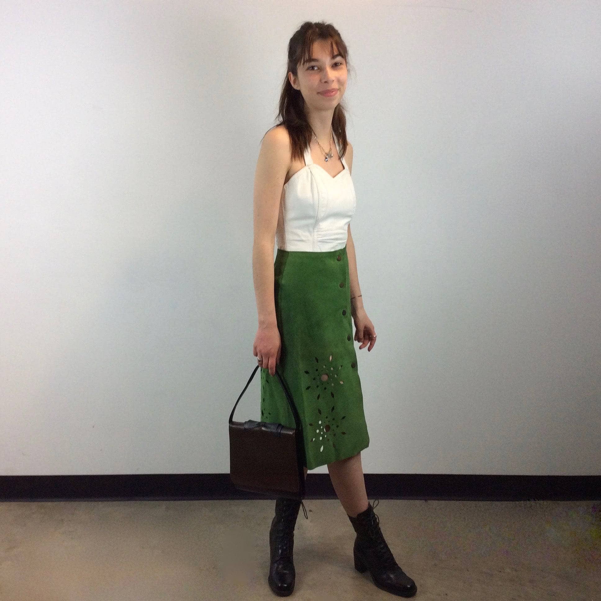 1970s Cut Out Green Suede Skirt Small - Image 5
