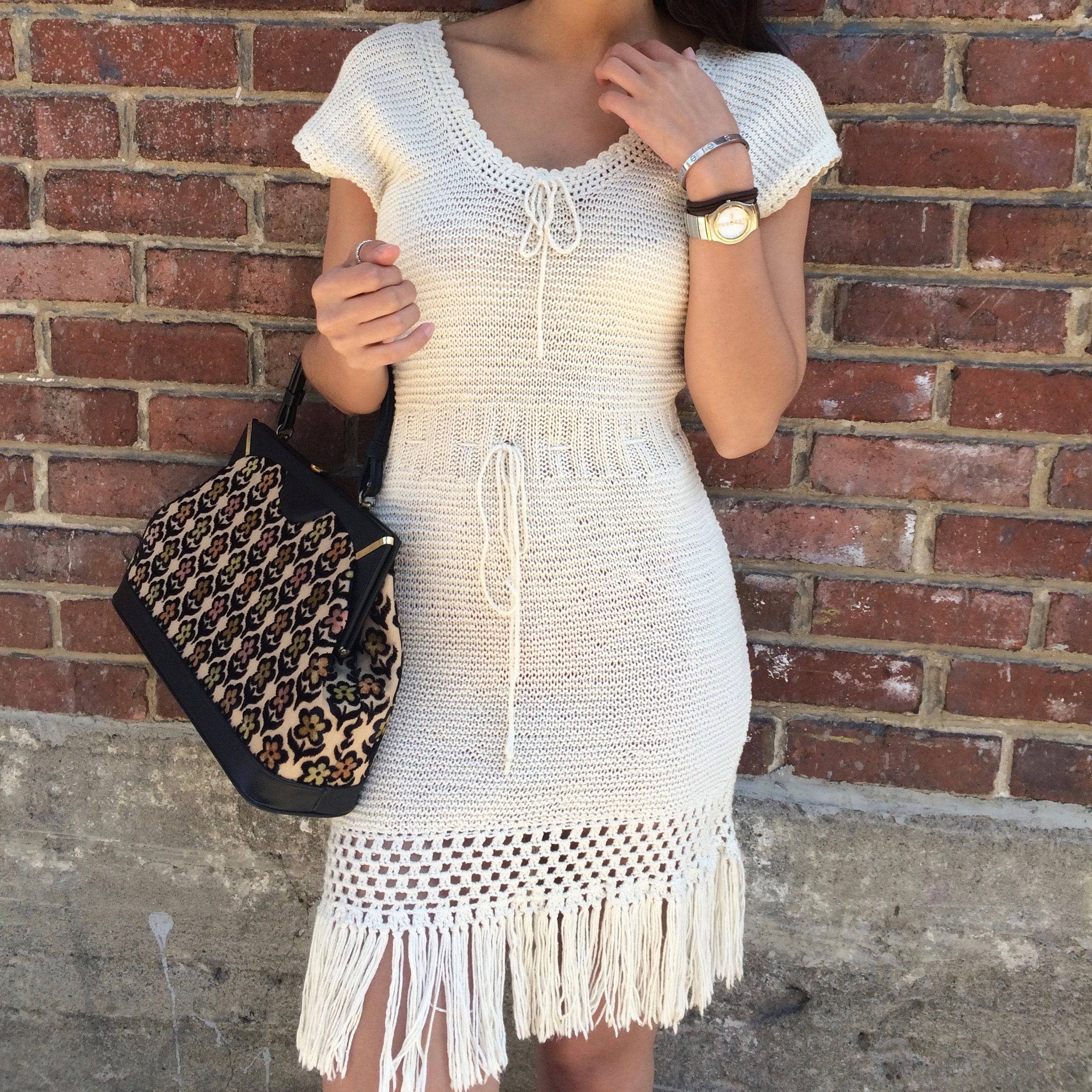 1970s Knitted Fringed Ivory Short Sleeve Dress Handmade S/M - Image 5