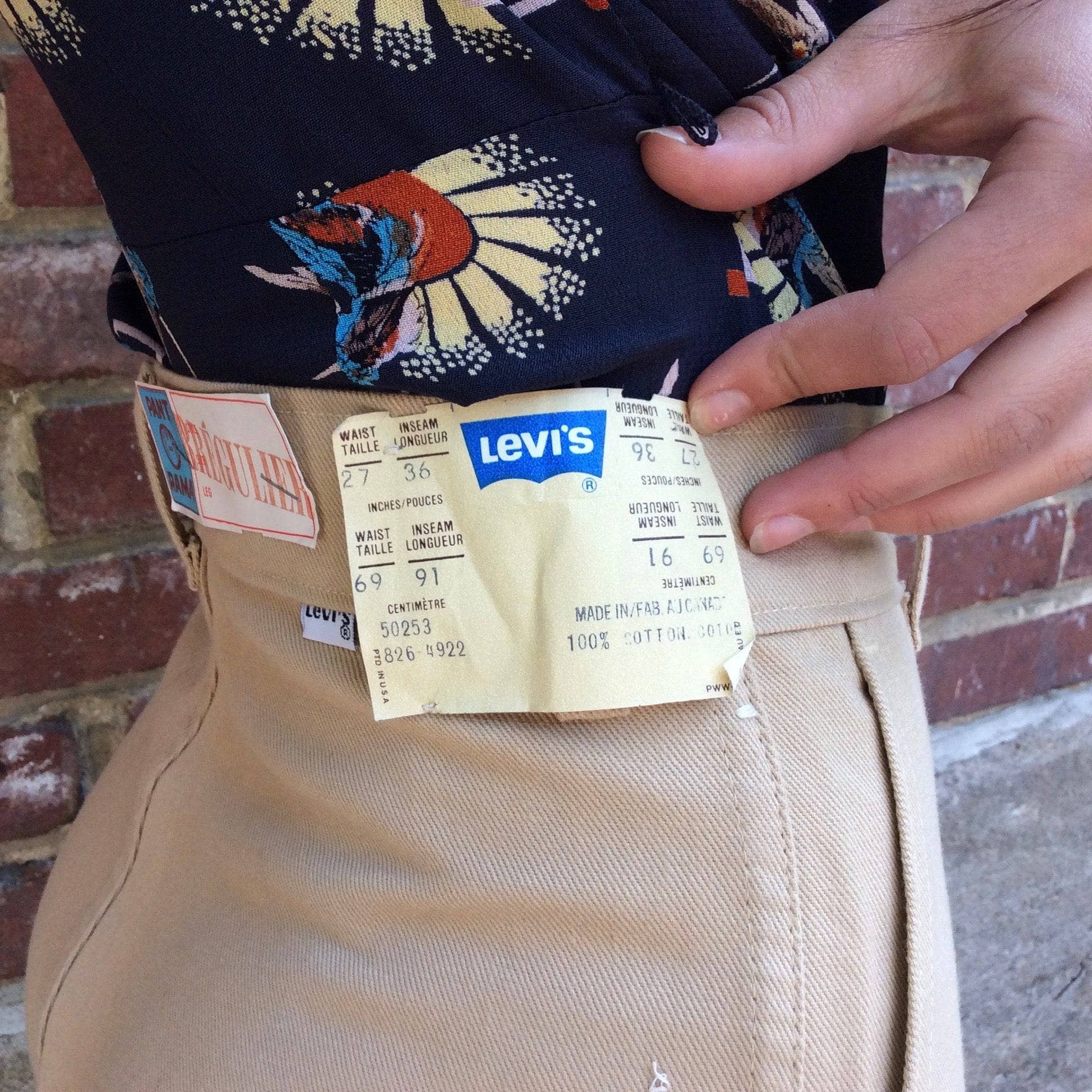 1970s "Levi’s" High-Waisted Wide Leg Beige Jeans XS-S - Image 4