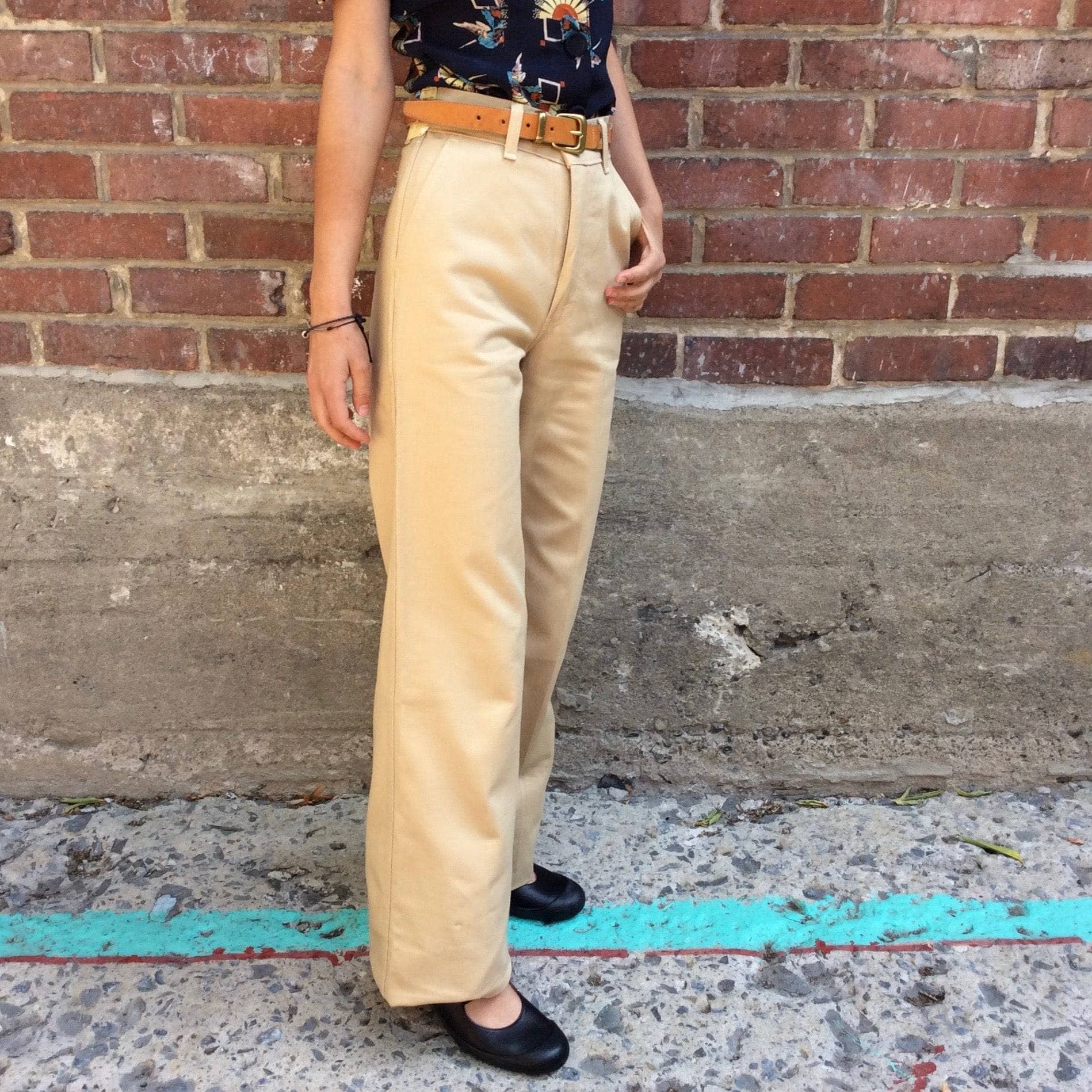 1970s "Levi’s" High-Waisted Wide Leg Beige Jeans XS-S - Image 5
