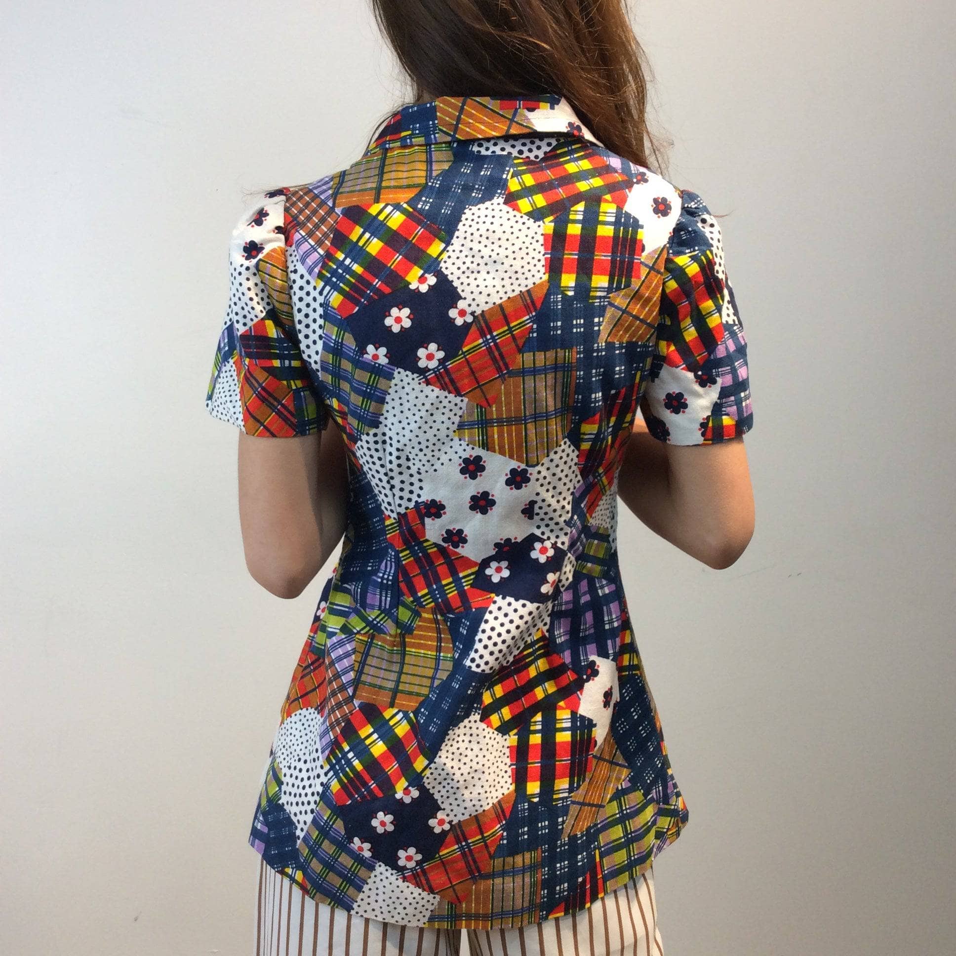 1970s Patchwork Print Short Puff Sleeve Blouse Small - Image 4