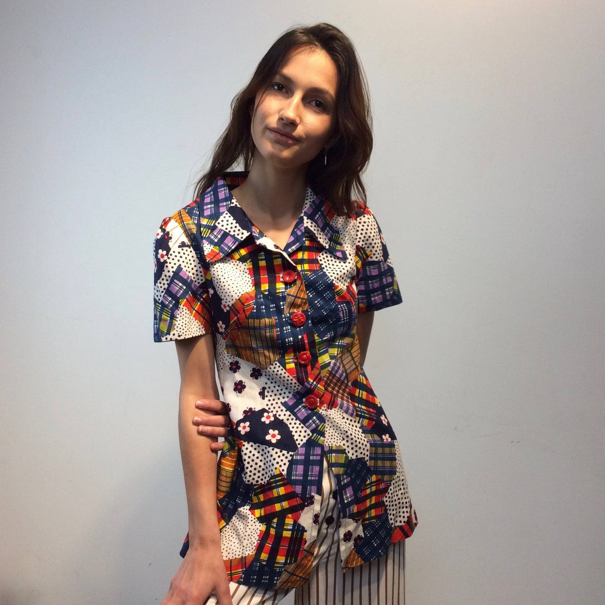 1970s Patchwork Print Short Puff Sleeve Blouse Small - Image 7