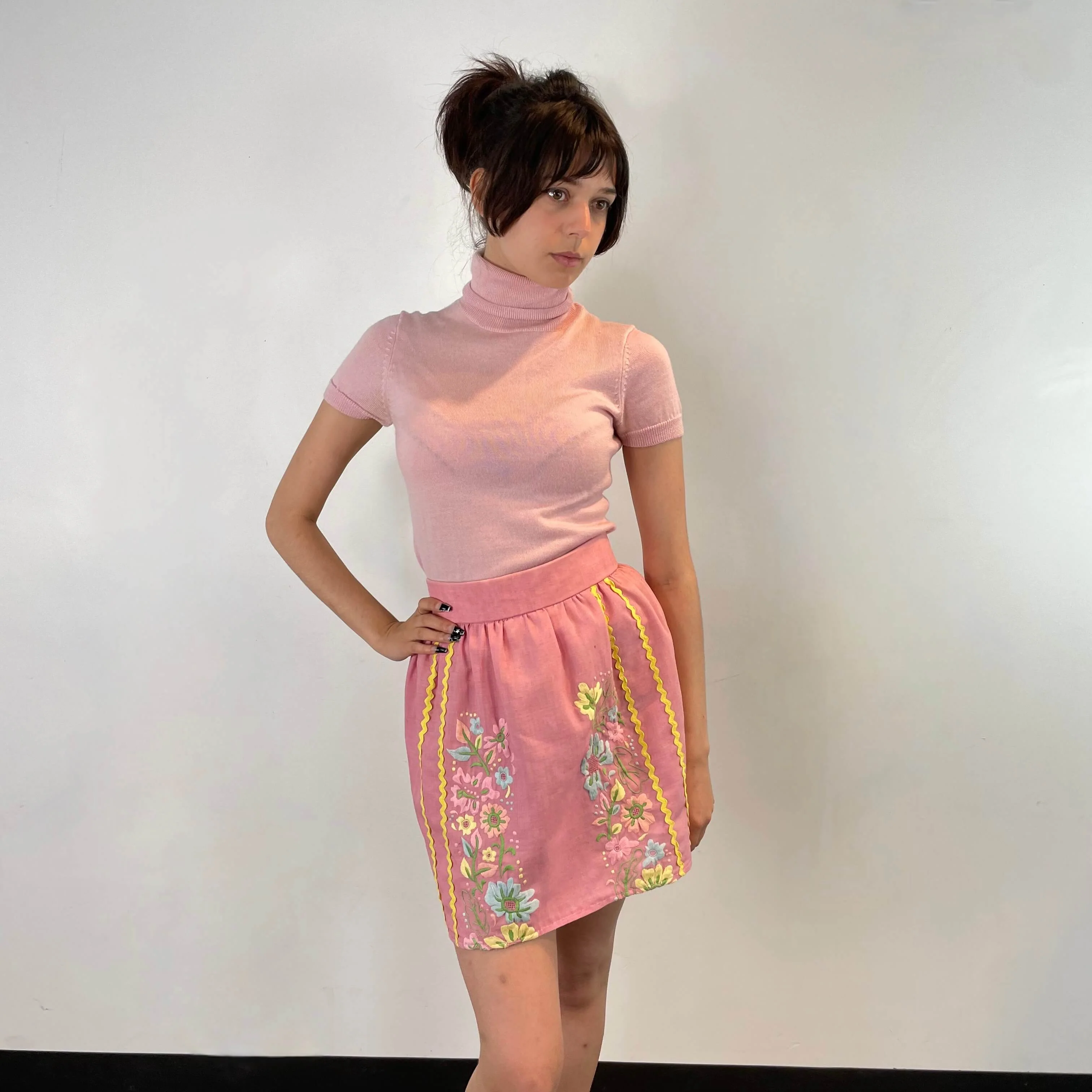 1970s Pink Hand-Embroidered Mini-Skirt Extra-Small