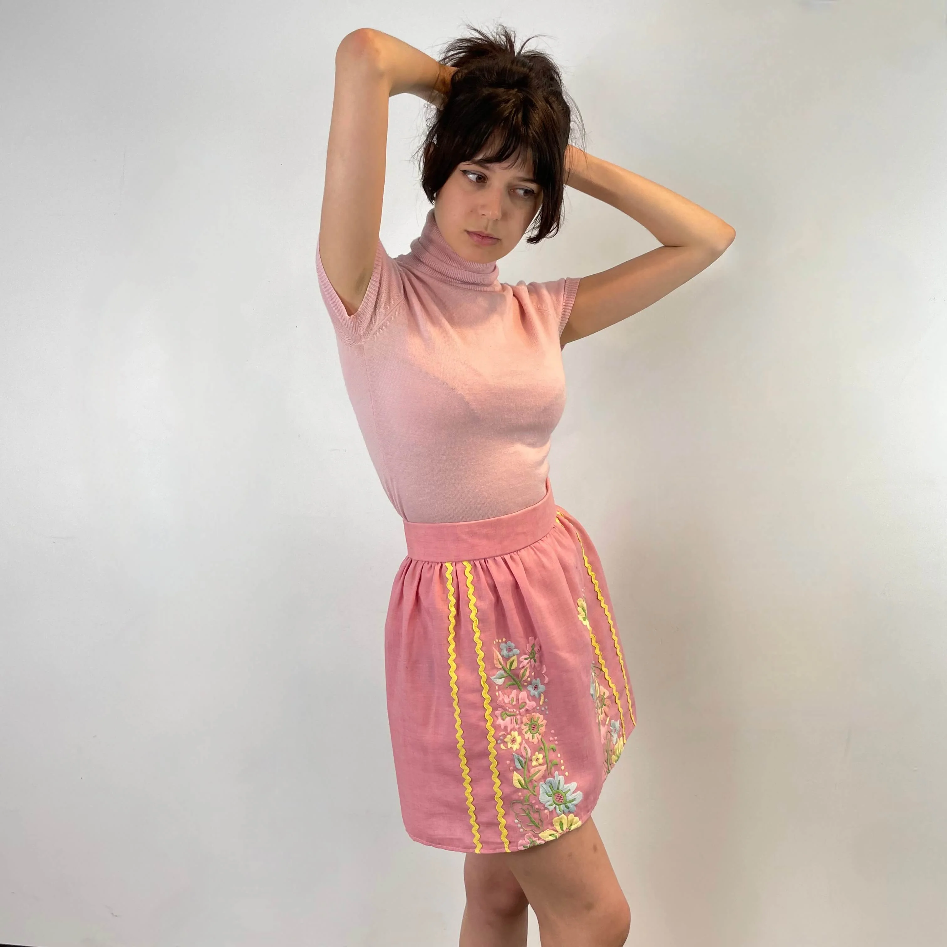 1970s Pink Hand-Embroidered Mini-Skirt Extra-Small - Image 4