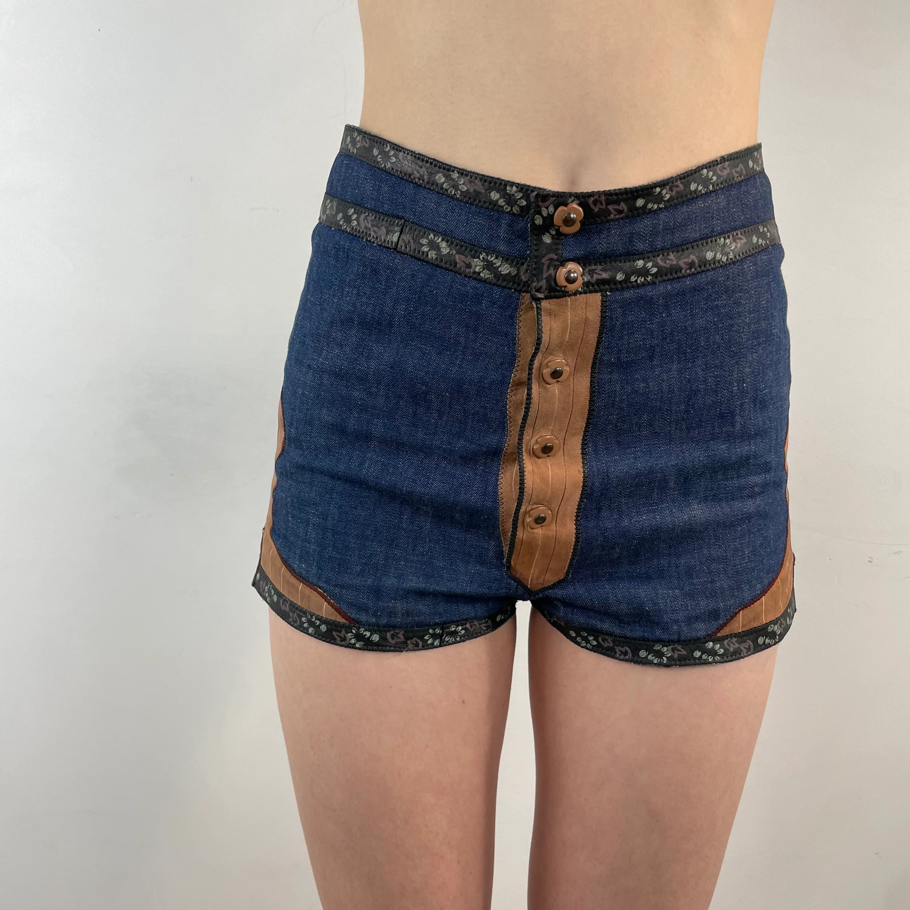 1970s Roberto Cavalli High-Waisted Denim and Leather Shorts Small - Image 6