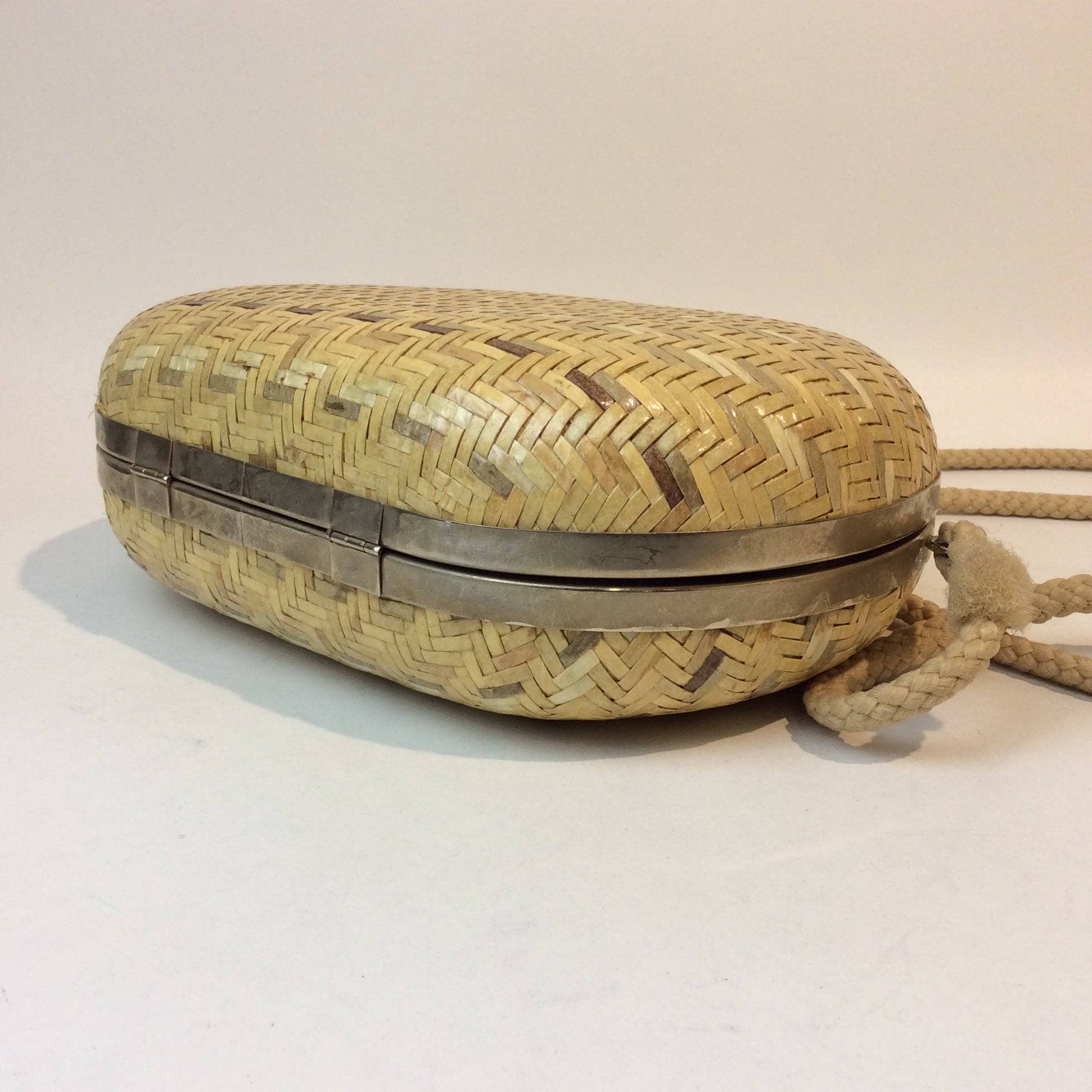 1980s-1990s Oval Shape Hard Shell Woven Straw Shoulder Bag - Image 5