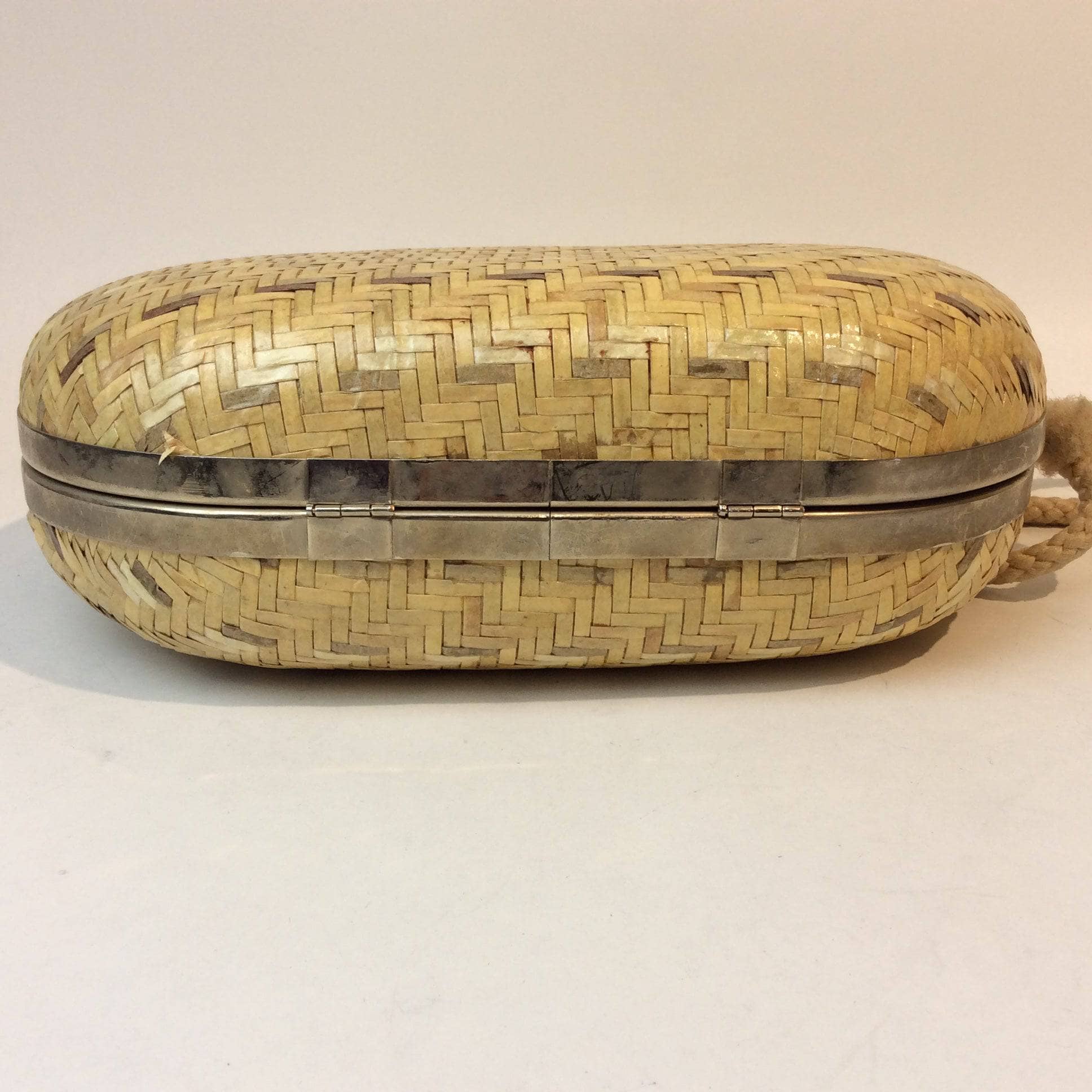 1980s-1990s Oval Shape Hard Shell Woven Straw Shoulder Bag - Image 6