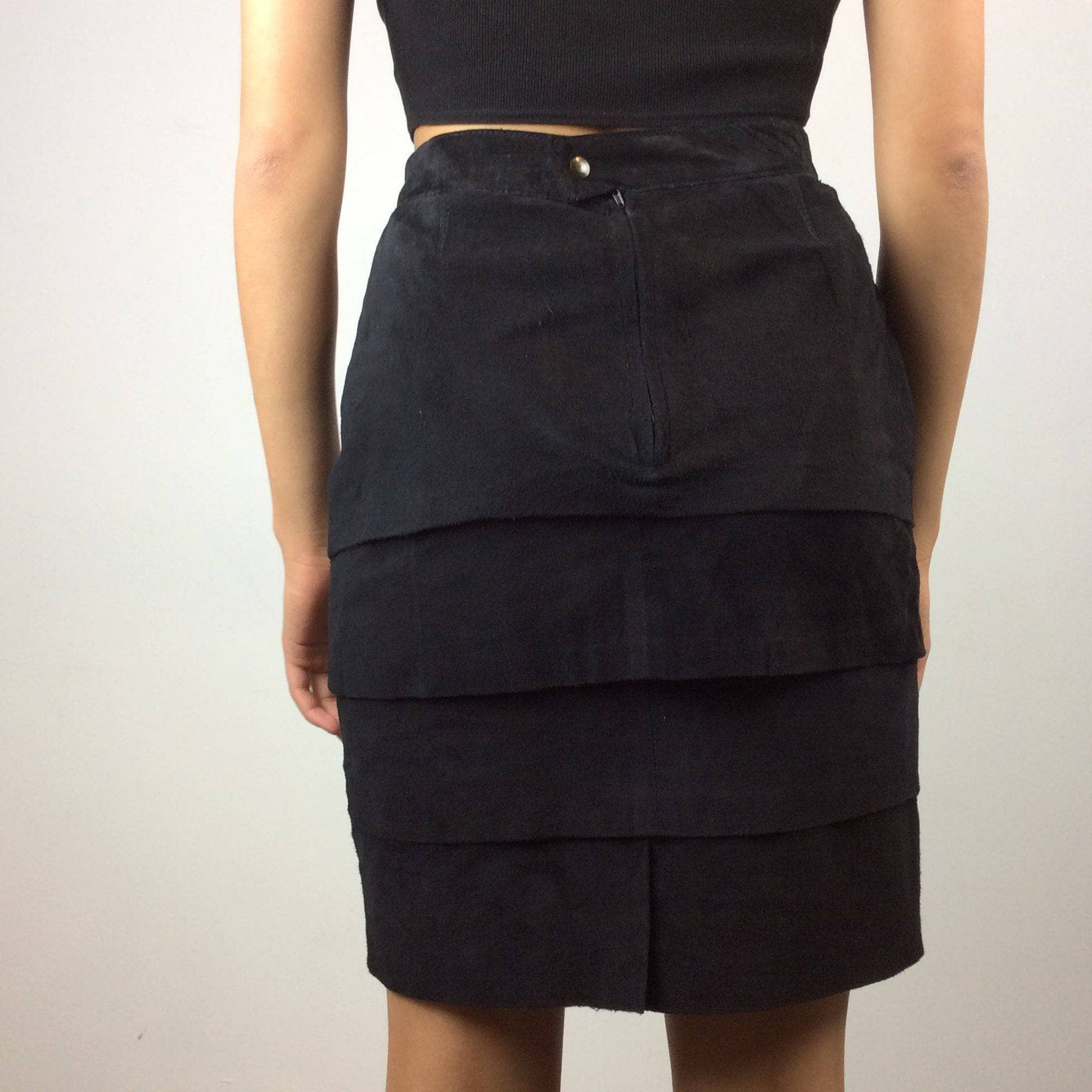 1980s-90s High Waist Black Layered Suede Skirt Small - Image 3