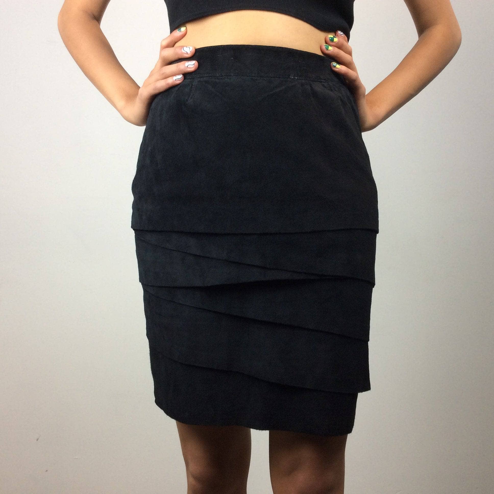 1980s-90s High Waist Black Layered Suede Skirt Small - Image 5