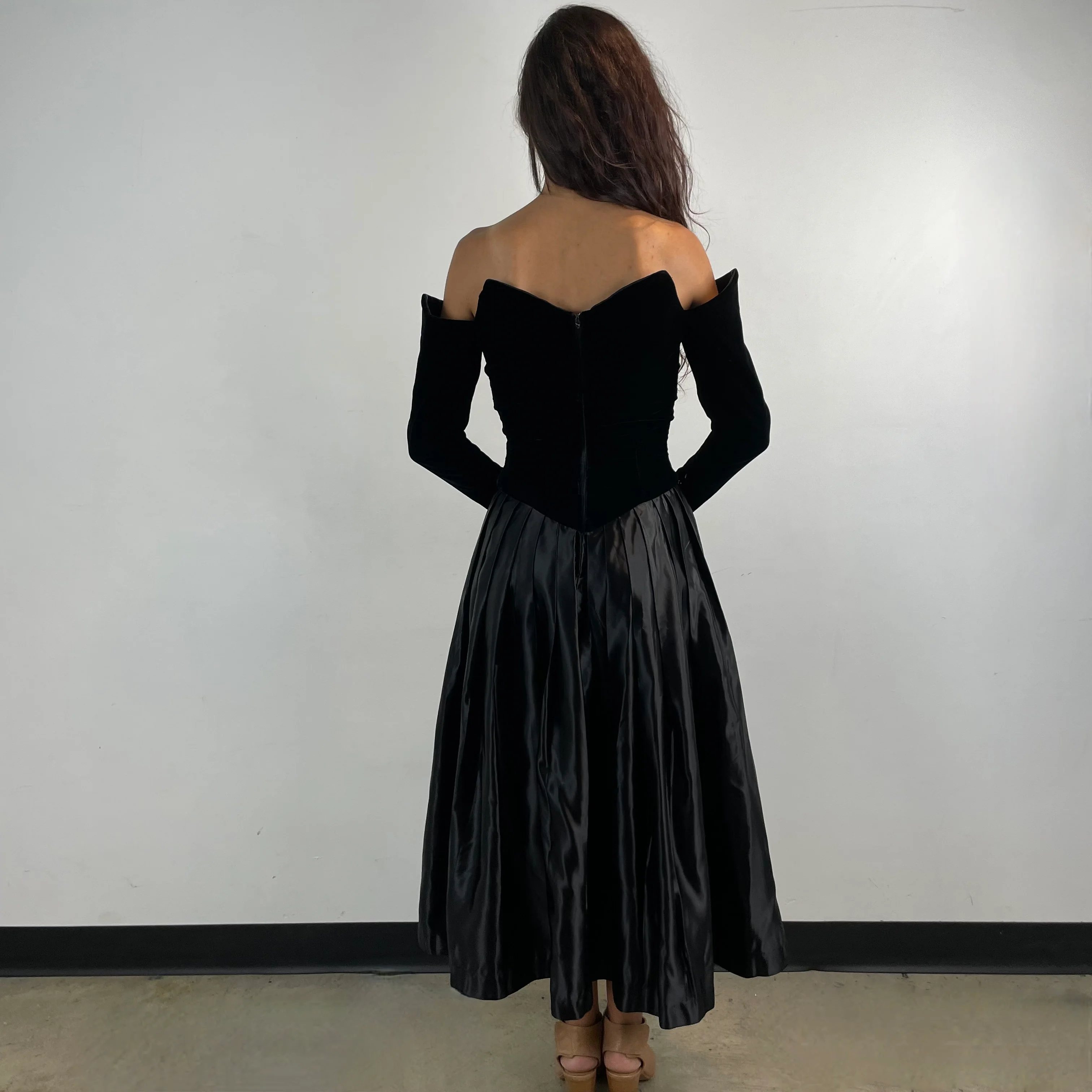1980s/90s Off-The-Shoulder Long Sleeve Black Bustier Midi Dress Small - Image 3