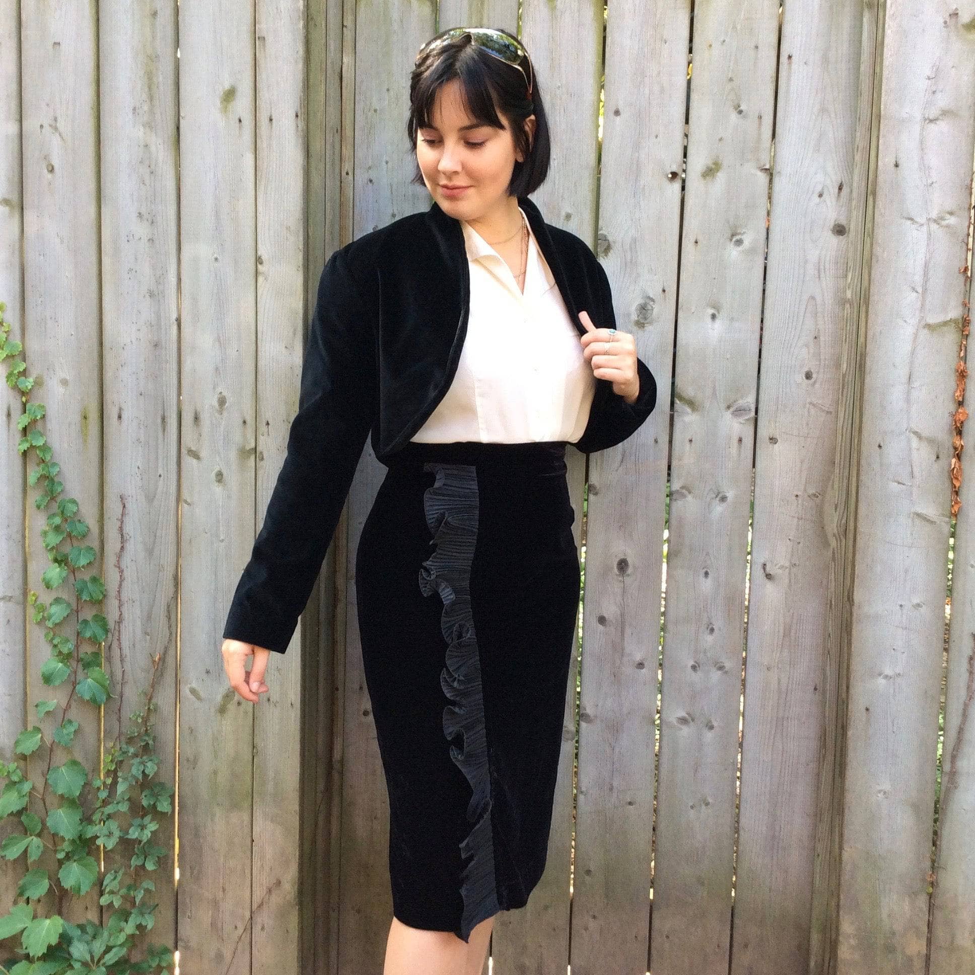 1980s Black Velvet Bolero Jacket M - Image 4