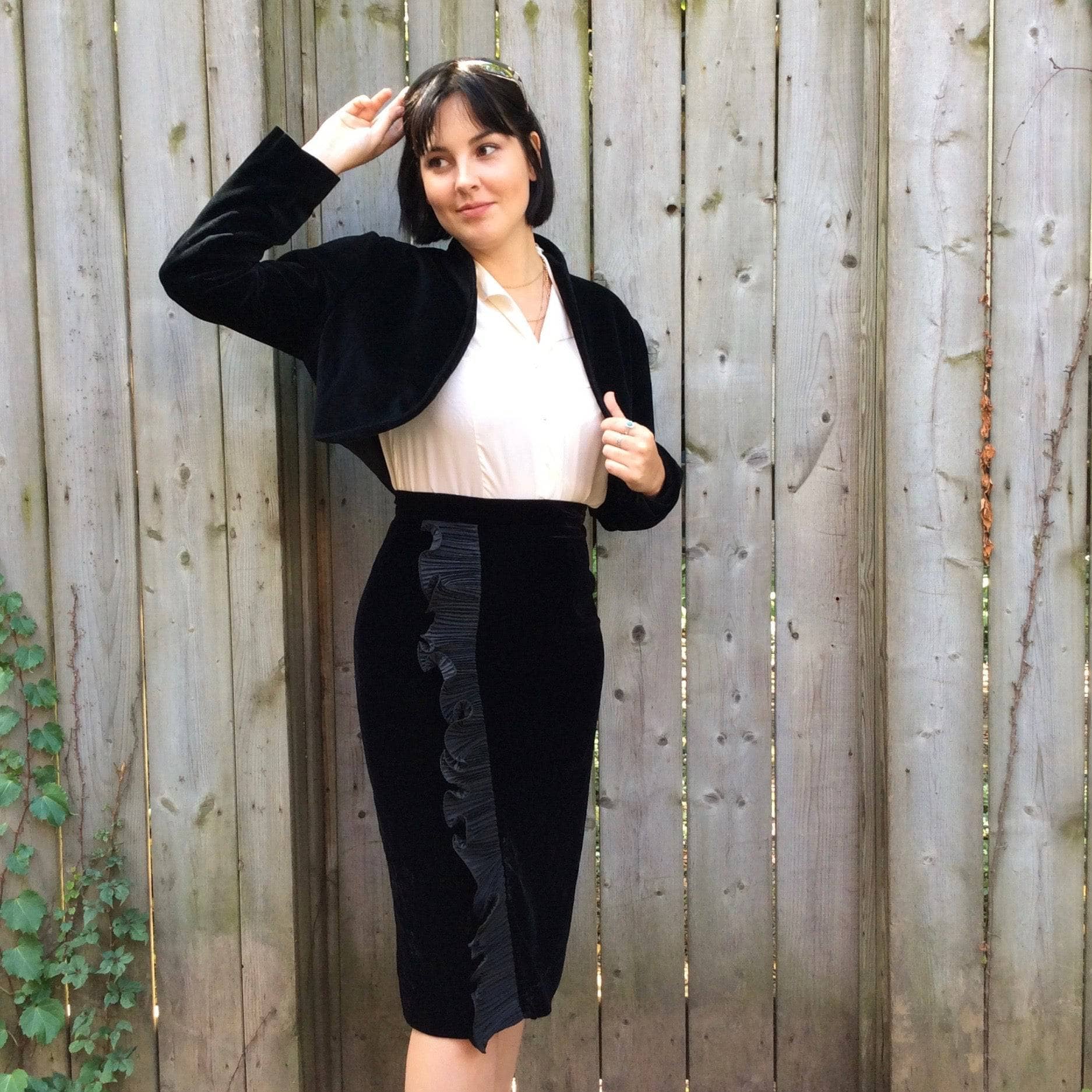 1980s Black Velvet Bolero Jacket M - Image 5