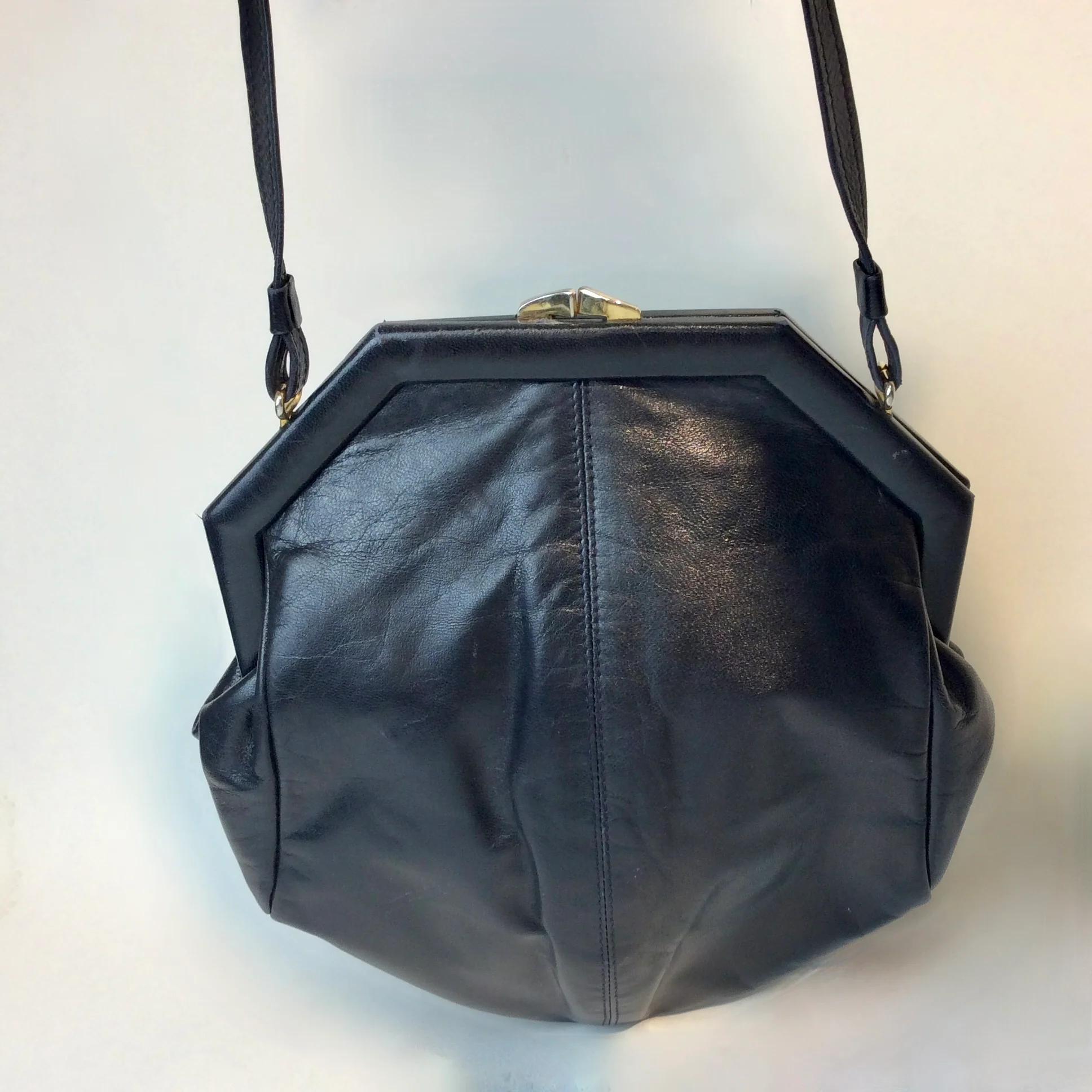 1980s Bruno Magli Octagonal Navy Leather Shoulder Bag - Image 4