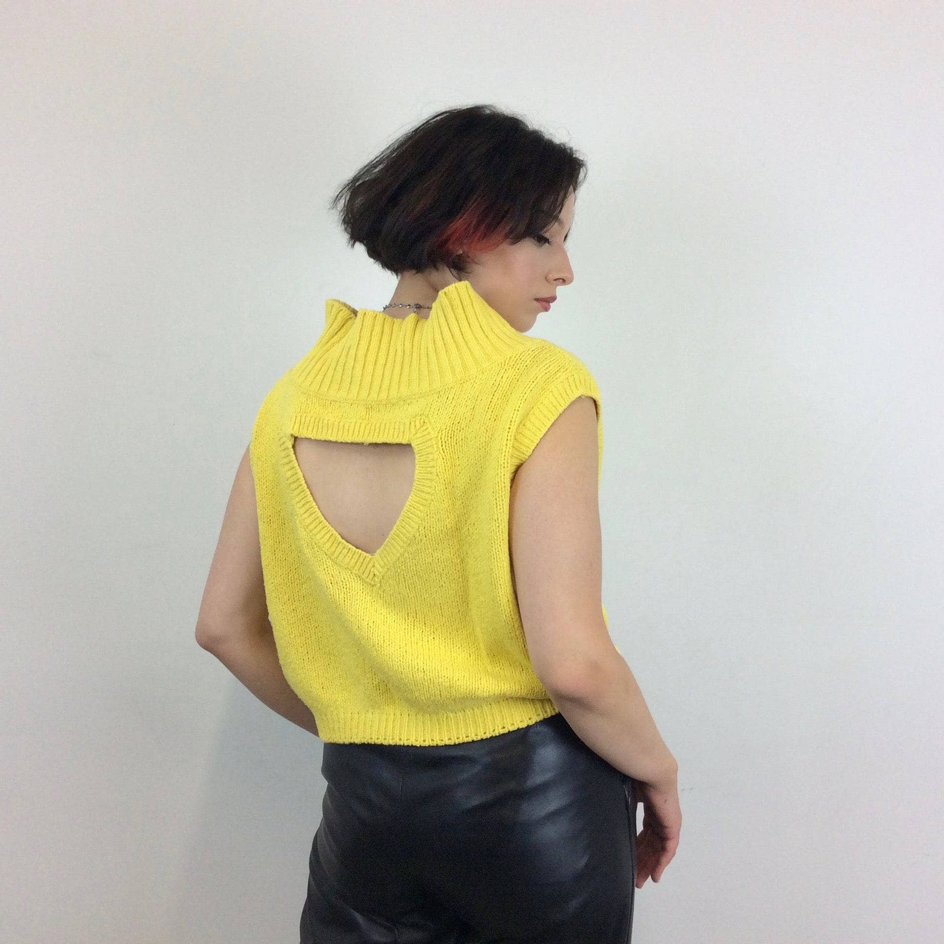 1980s "United Colors of Benetton" Cropped Knitted Yellow Top - Image 4