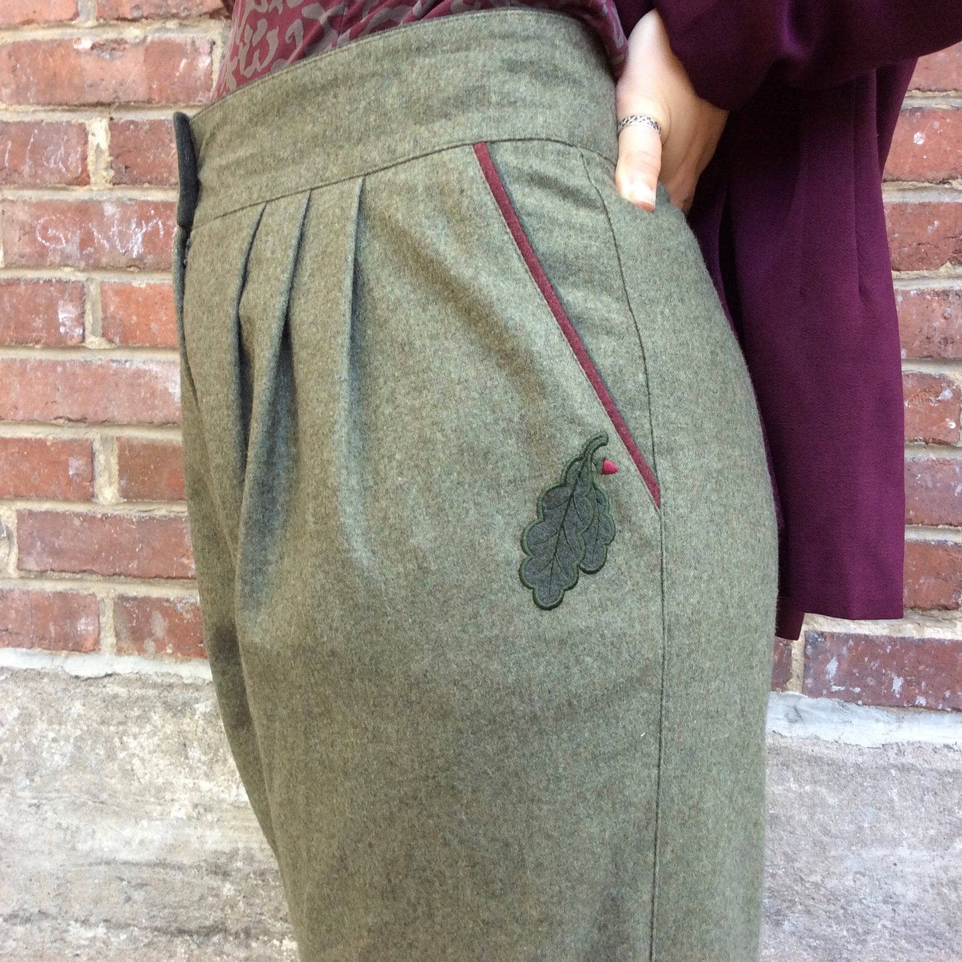 1980s High-Waist Army Green Wool Pleated Pants Medium - Image 4