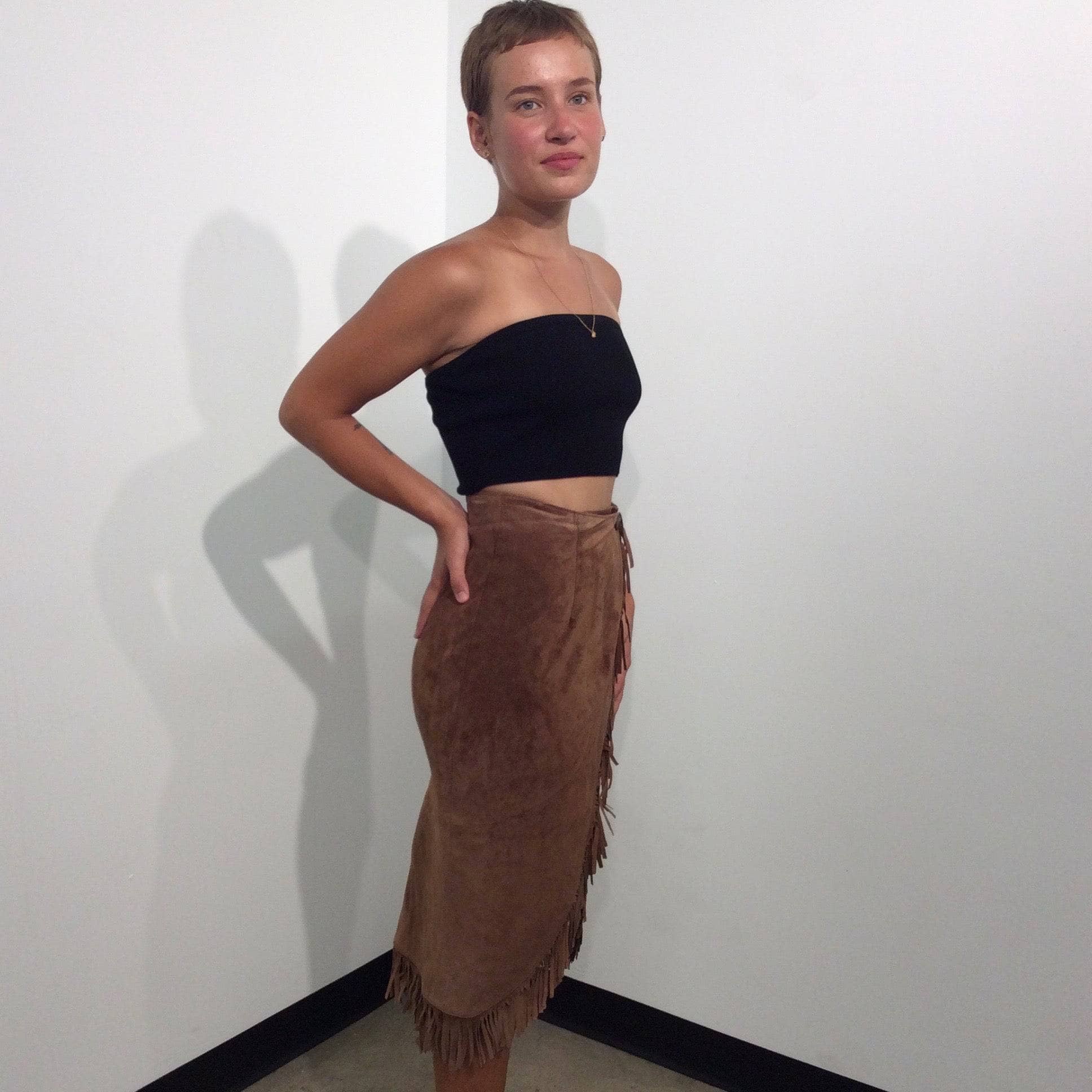 1980s High-Waist Fringed Suede Wrap Skirt Small - Image 5