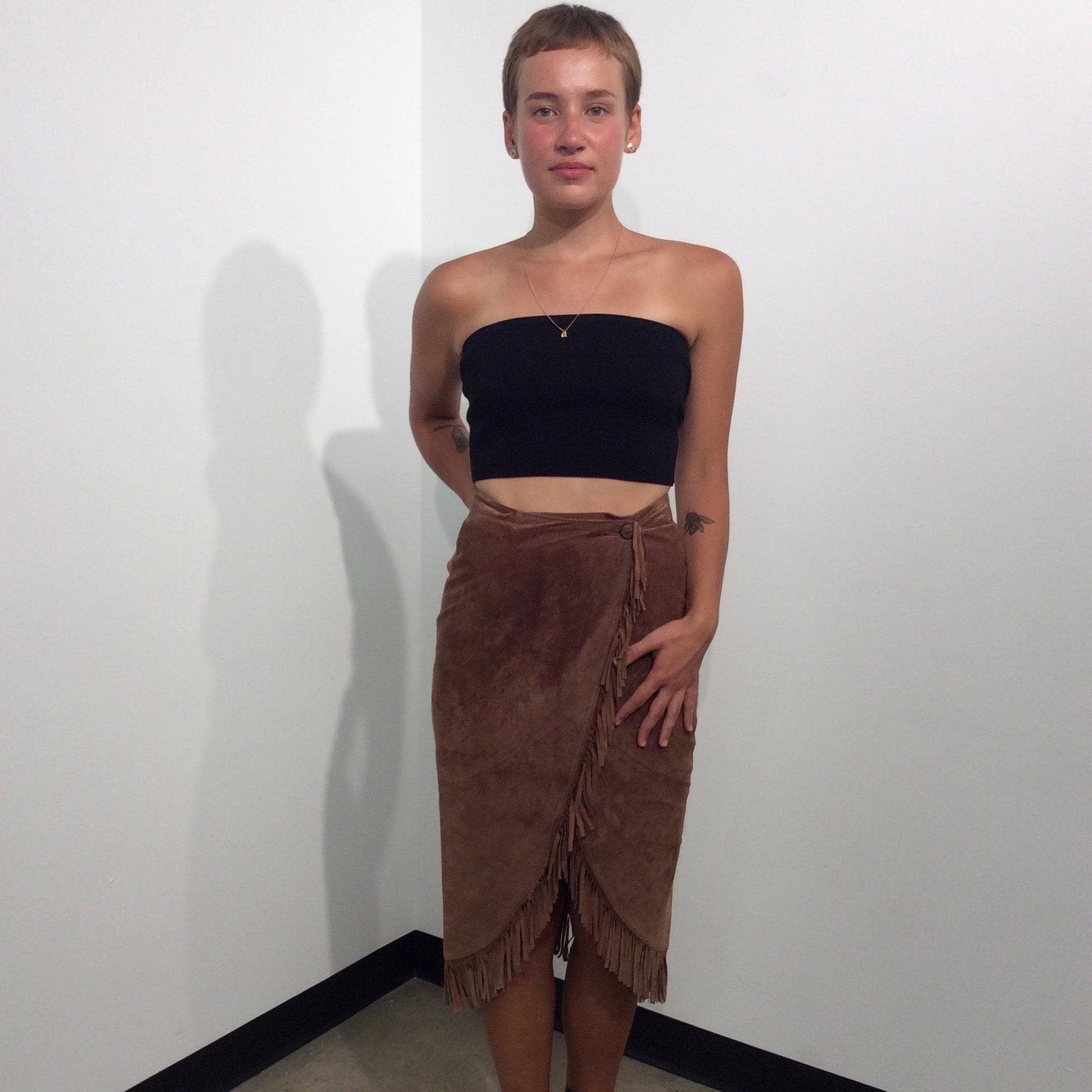1980s High-Waist Fringed Suede Wrap Skirt Small - Image 6