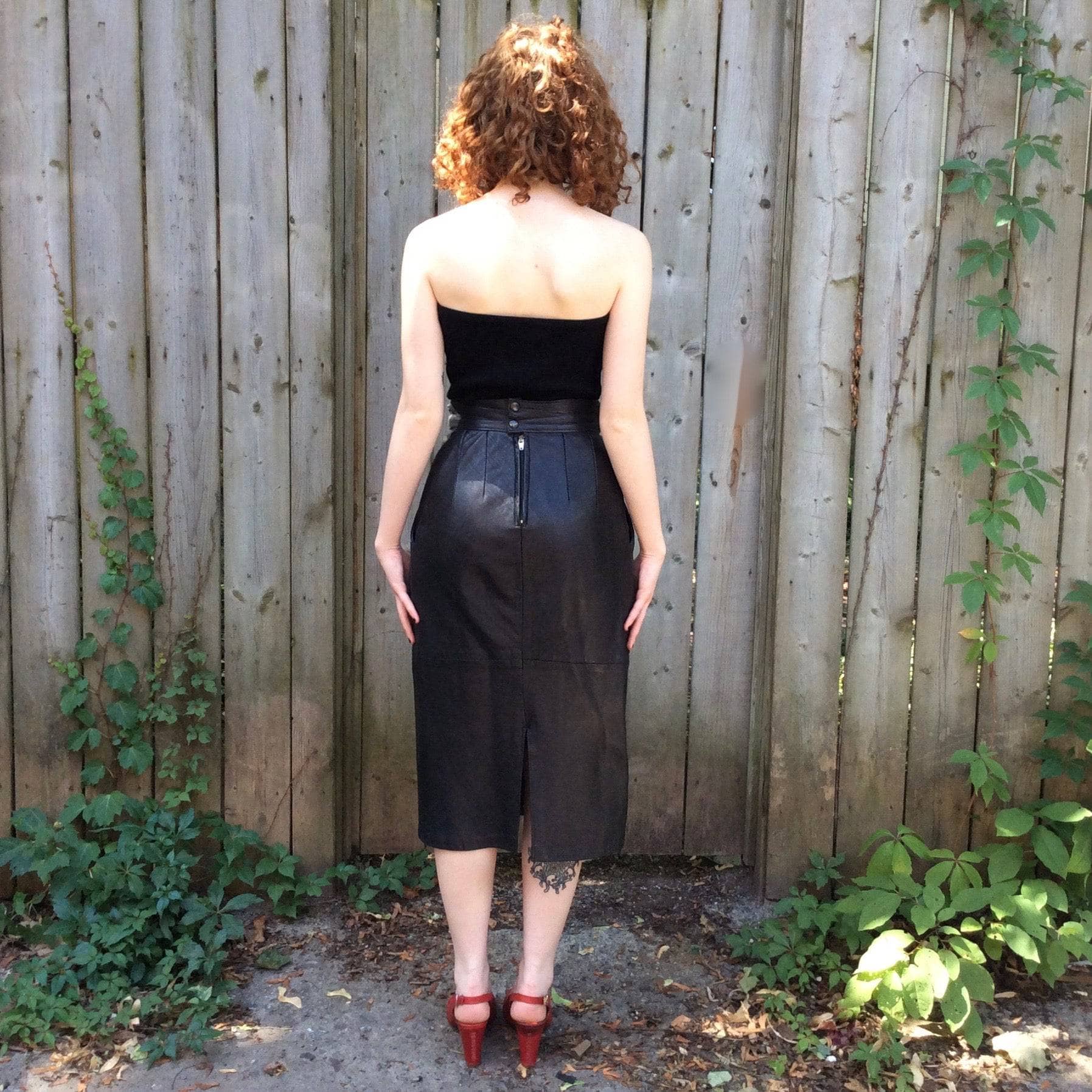 1980s High-Waisted Midi Length Leather Skirt Small - Image 3
