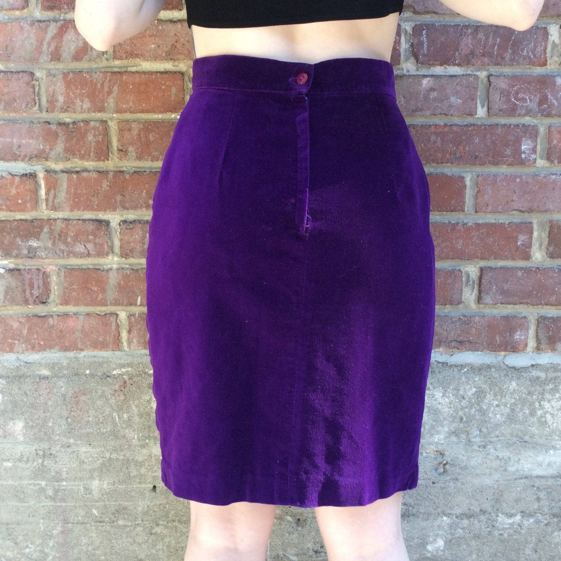 1980s  High-waisted Purple Velvet Fitted Skirt Small - Image 4