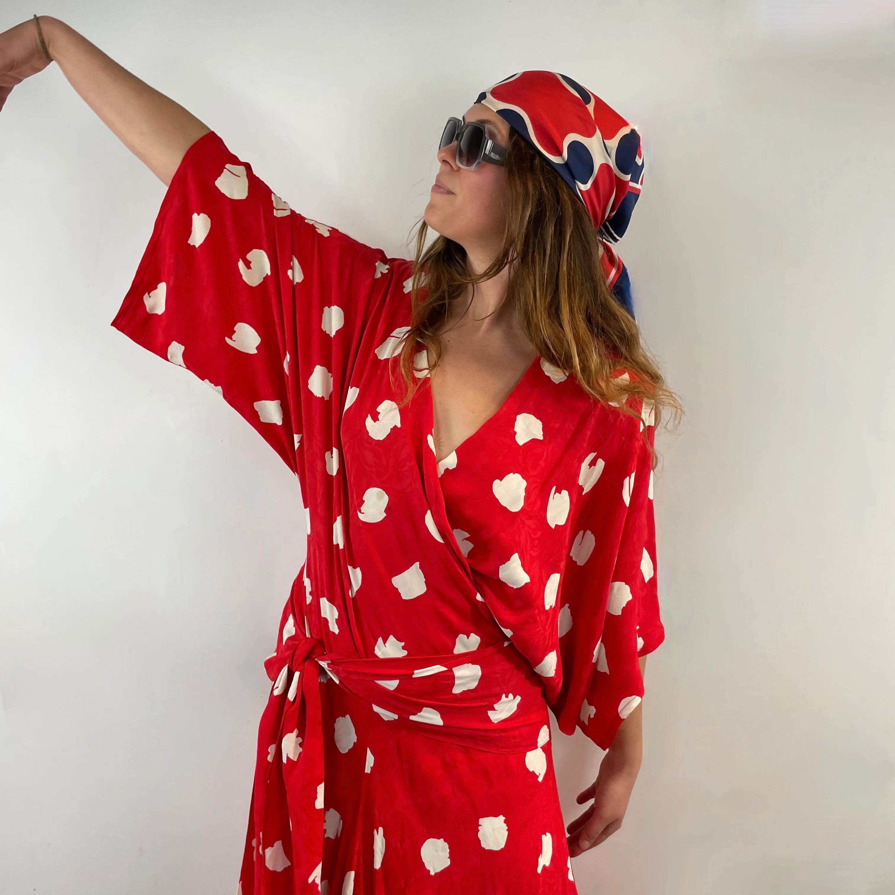 1980s Kimono-Style Red Brocade Midi Dress Medium-Large - Image 2