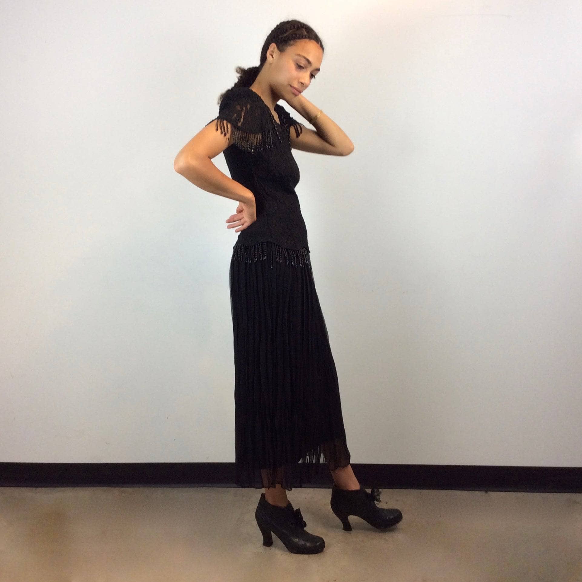1980s Short sleeves Black Lace with Beaded Fringe Midi Dress S/M - Image 4