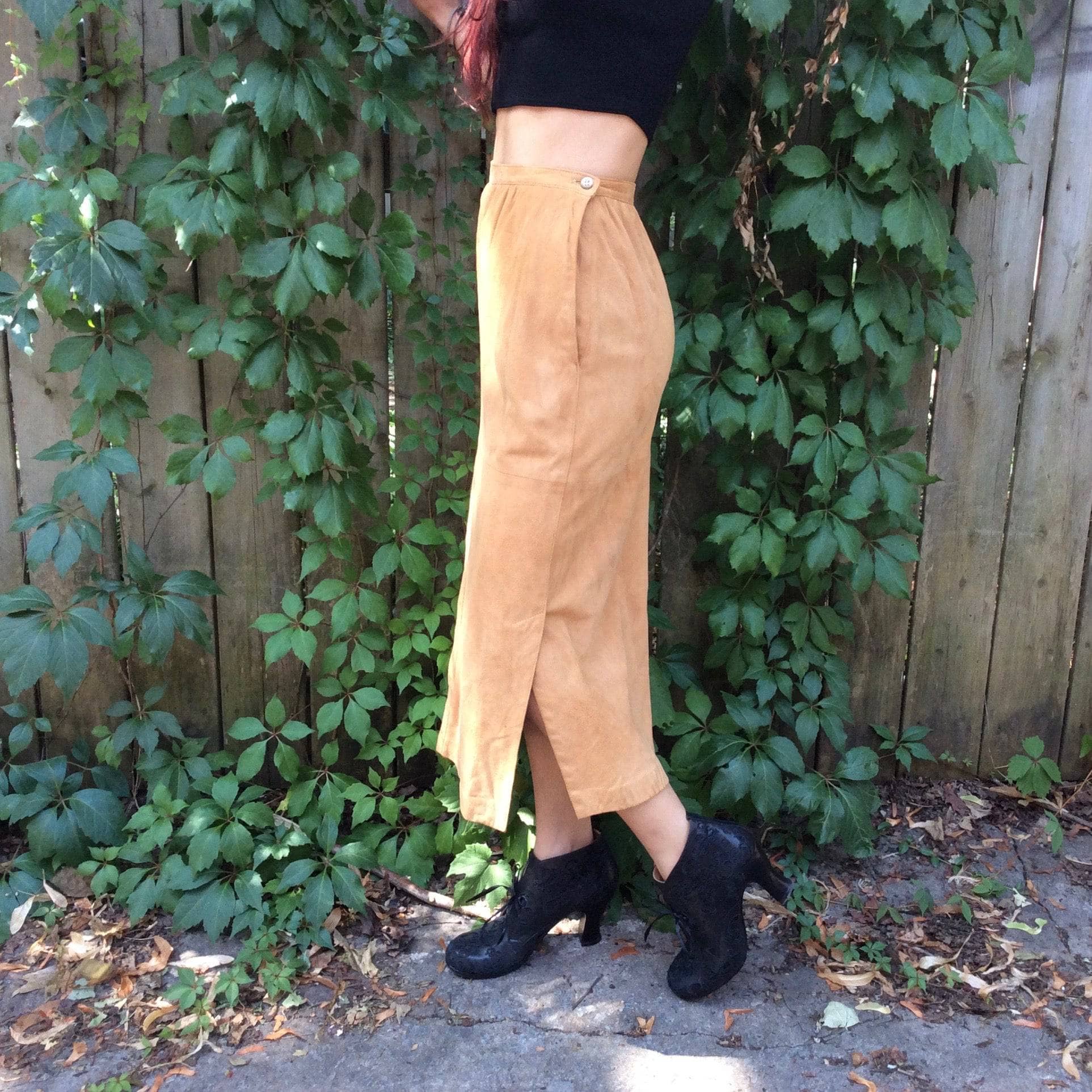 1980s Straight Cut Midi length Caramel Suede Skirt Extra-small - Image 6