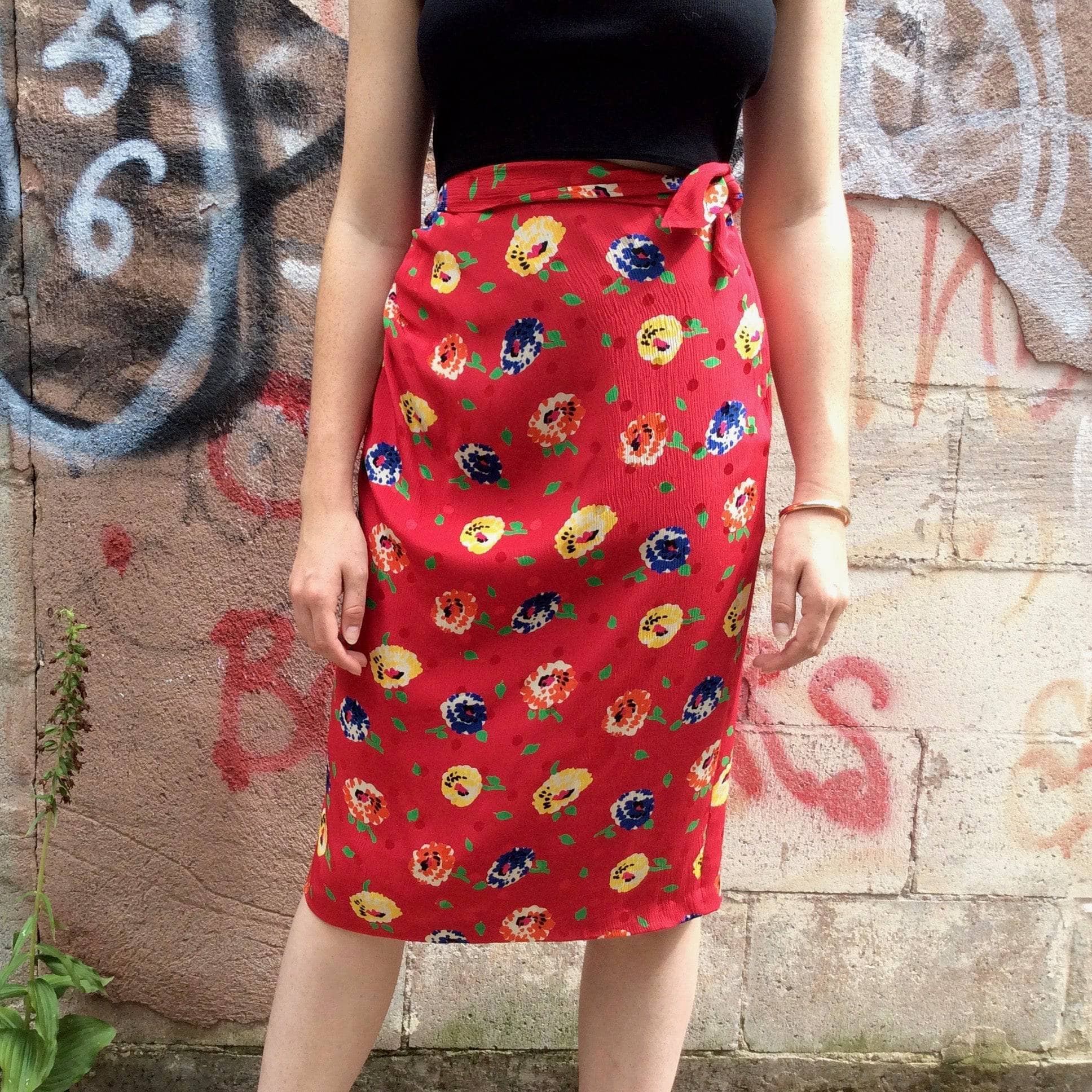 1980s UNGARO Red Silk Midi Skirt Small/Medium - Image 10