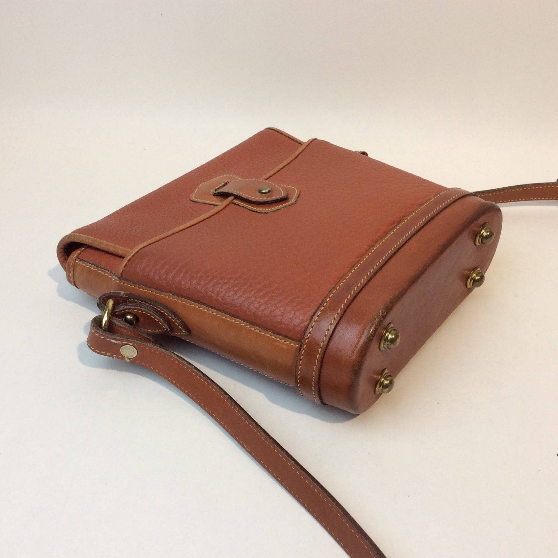 1990s Dooney & Bourke Tan Leather Crossbody Bag - Image 4