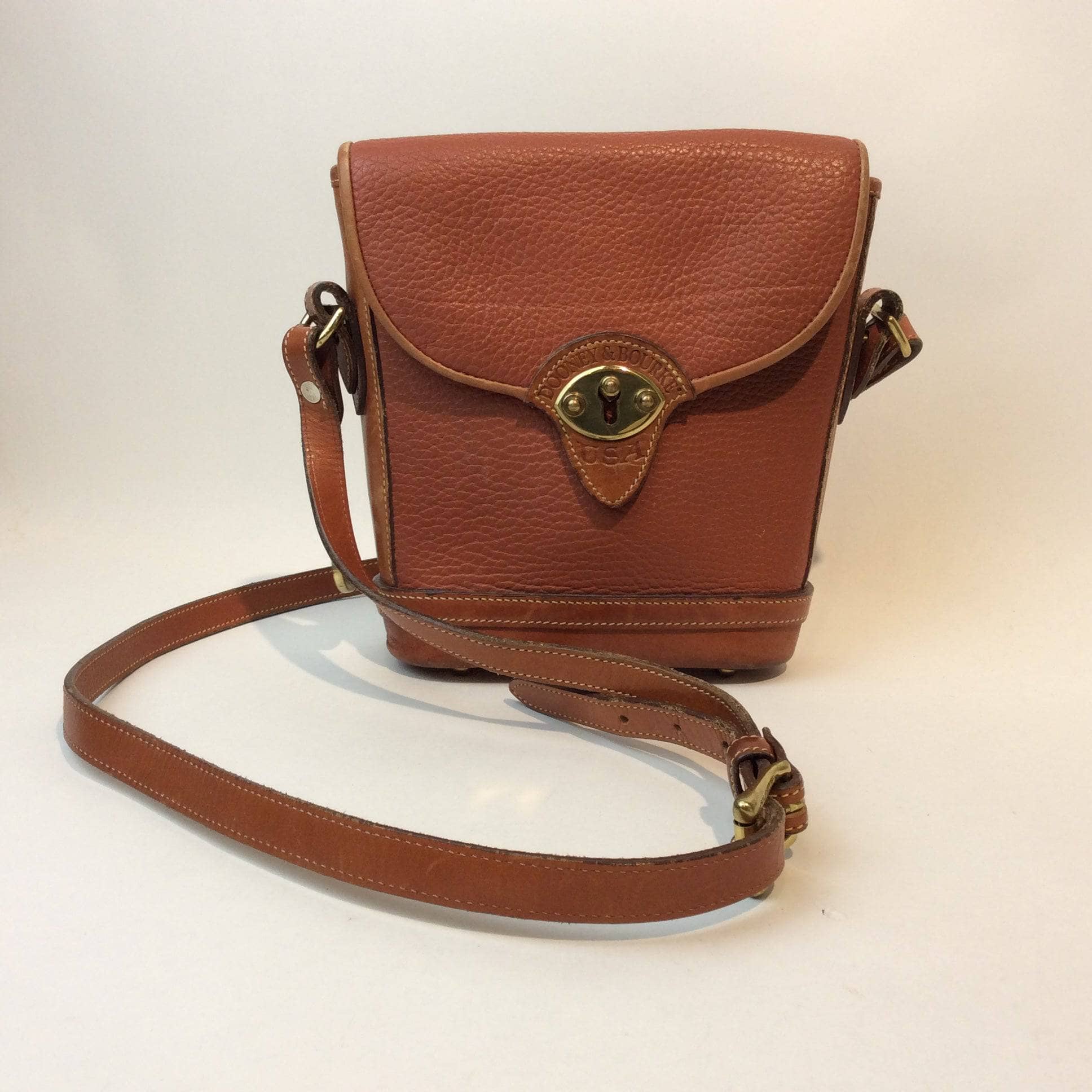 1990s Dooney & Bourke Tan Leather Crossbody Bag - Image 6