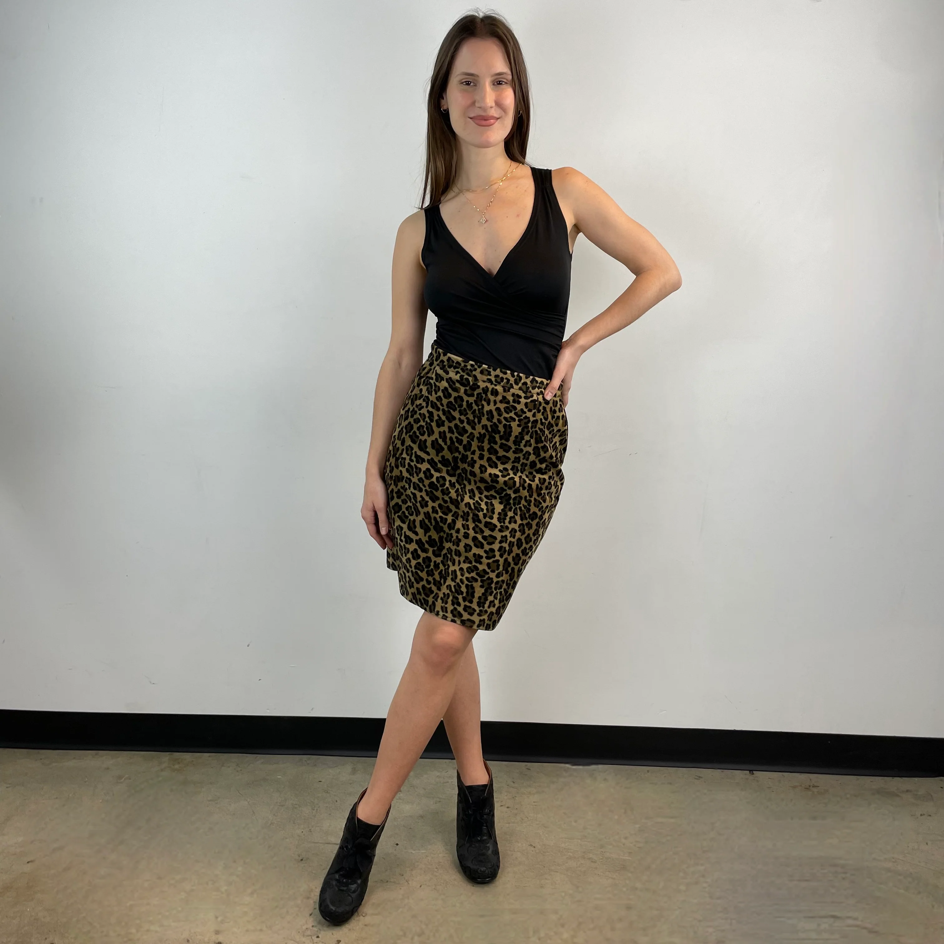 1990's Knee-Length Leopard Print Velvet Skirt Small/ Medium - Image 2