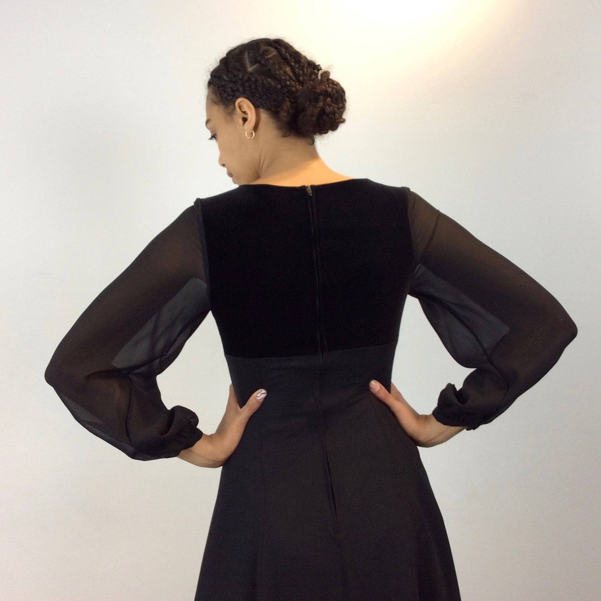 1990s Laura Ashley Black Long Sleeve Flowy Midi Dress S - Image 4
