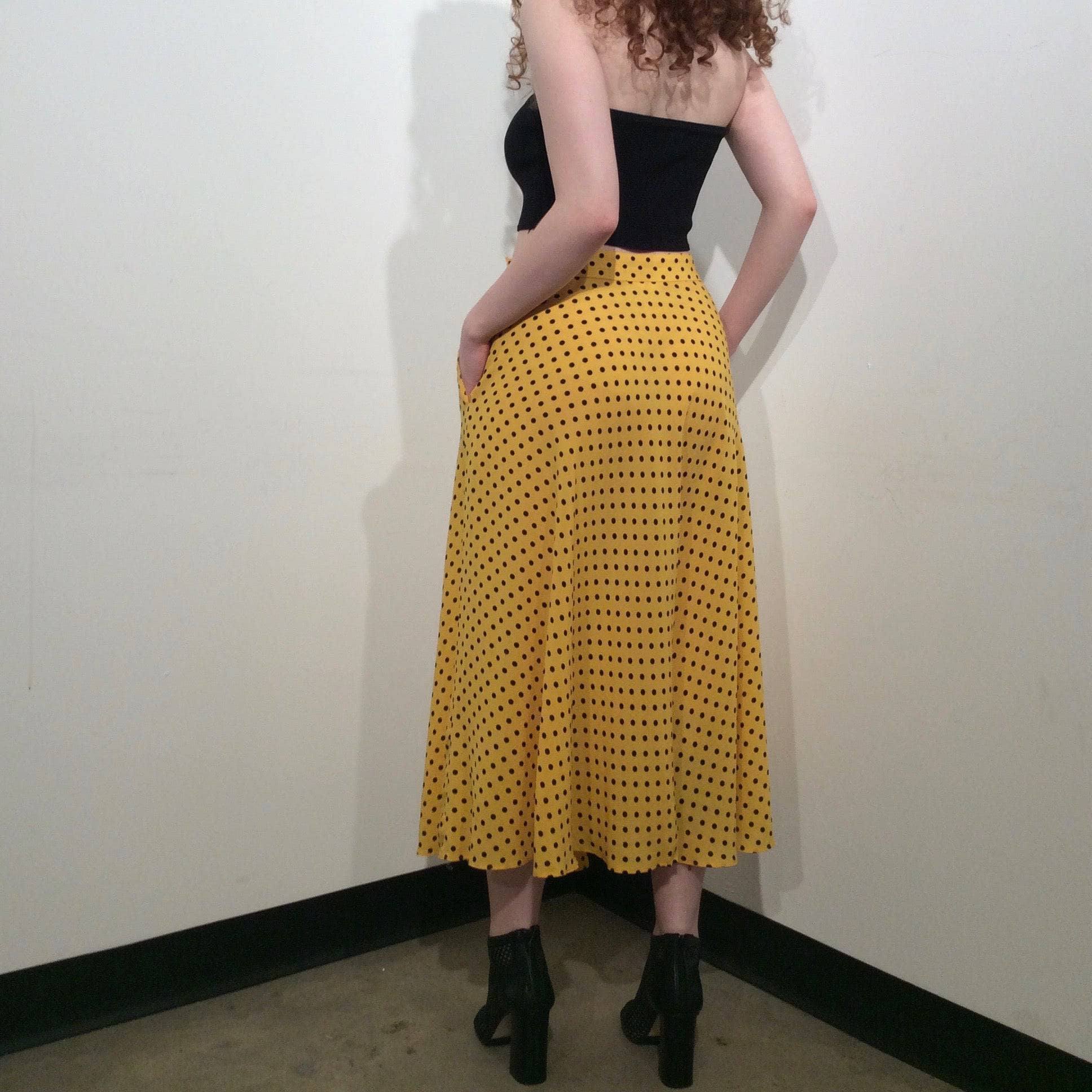 1990s Midi Length Yellow Polka Dot Flowy Skirt Medium - Image 5