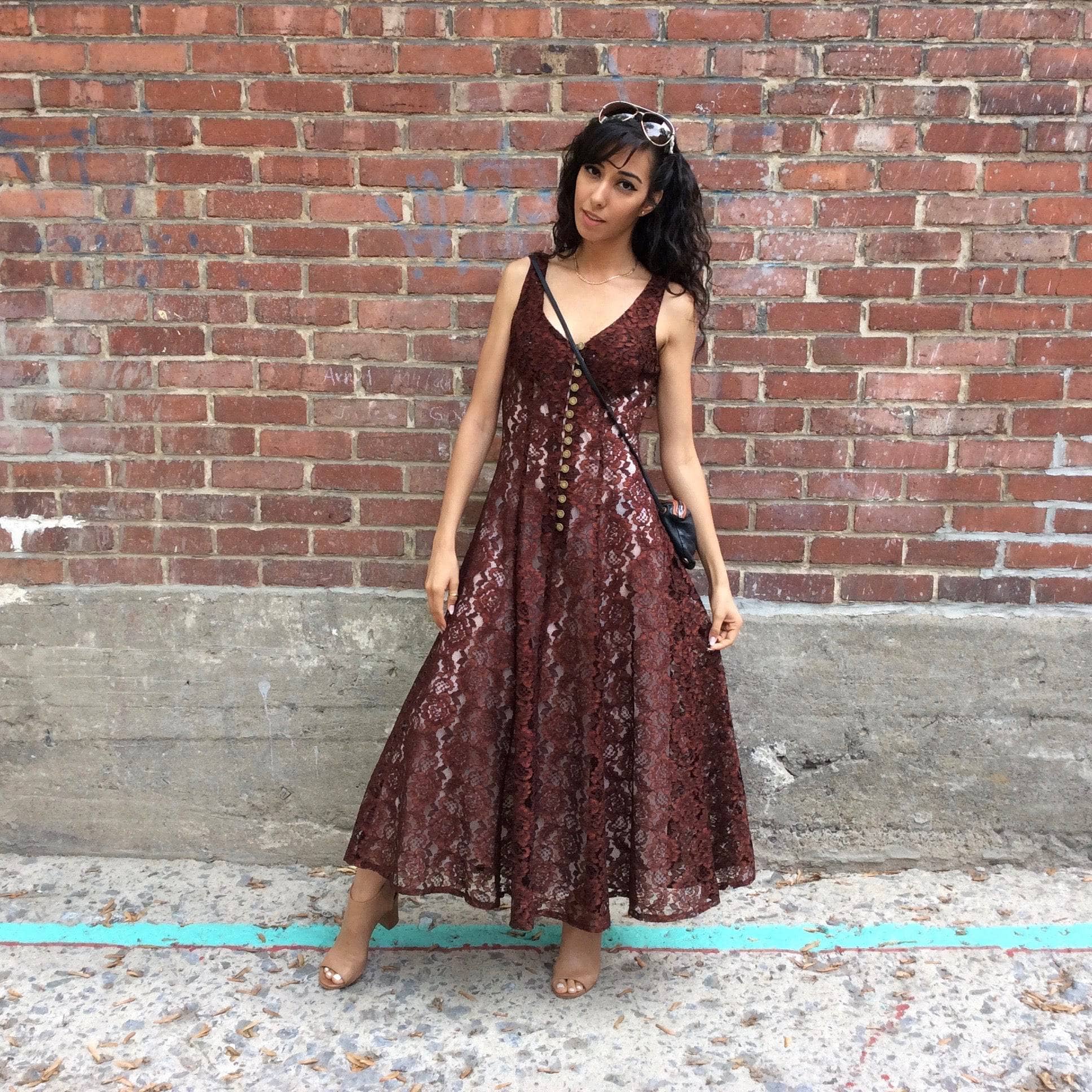 1990s Sleeveless Brown Lace Midi-Length Dress S - Image 3