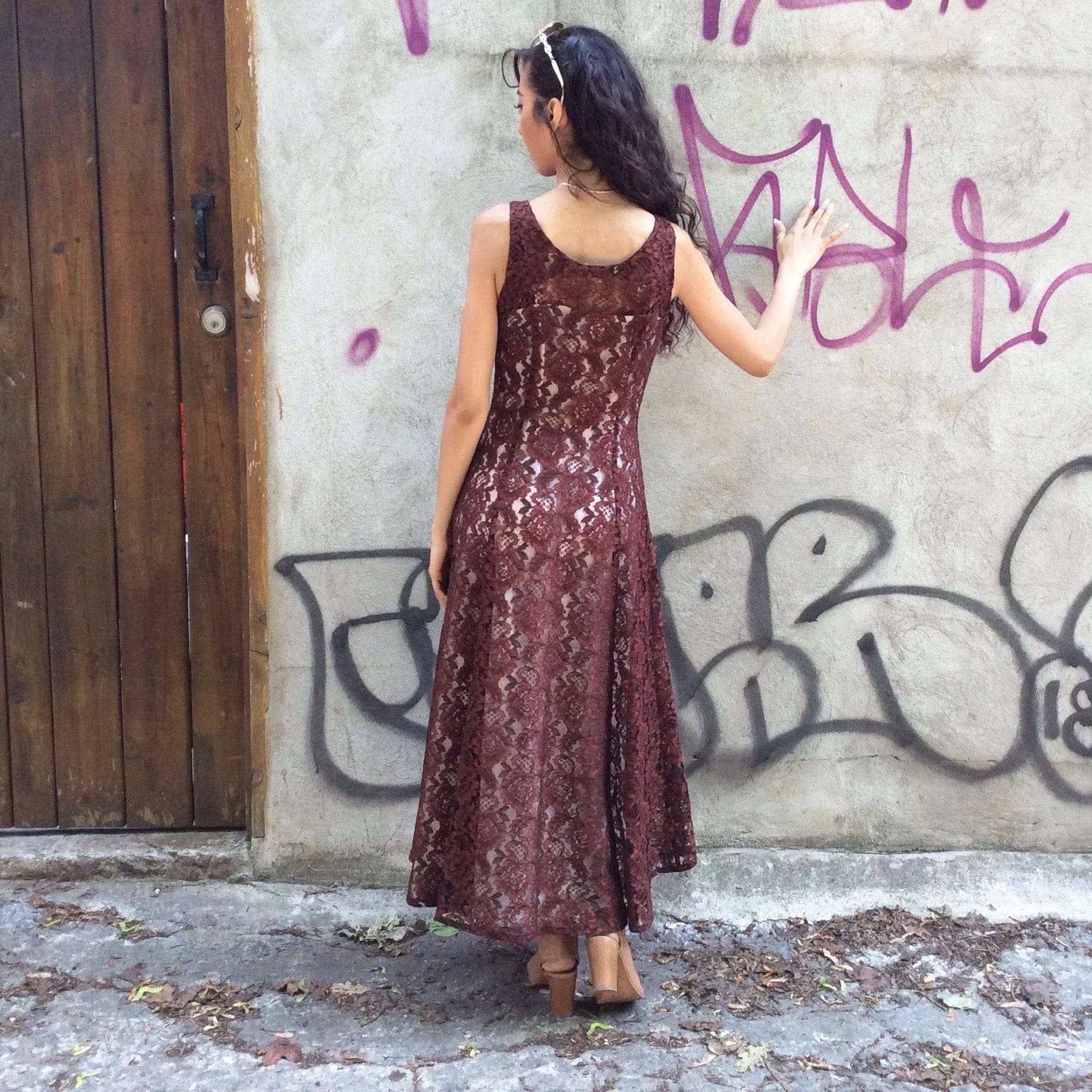 1990s Sleeveless Brown Lace Midi-Length Dress S - Image 7