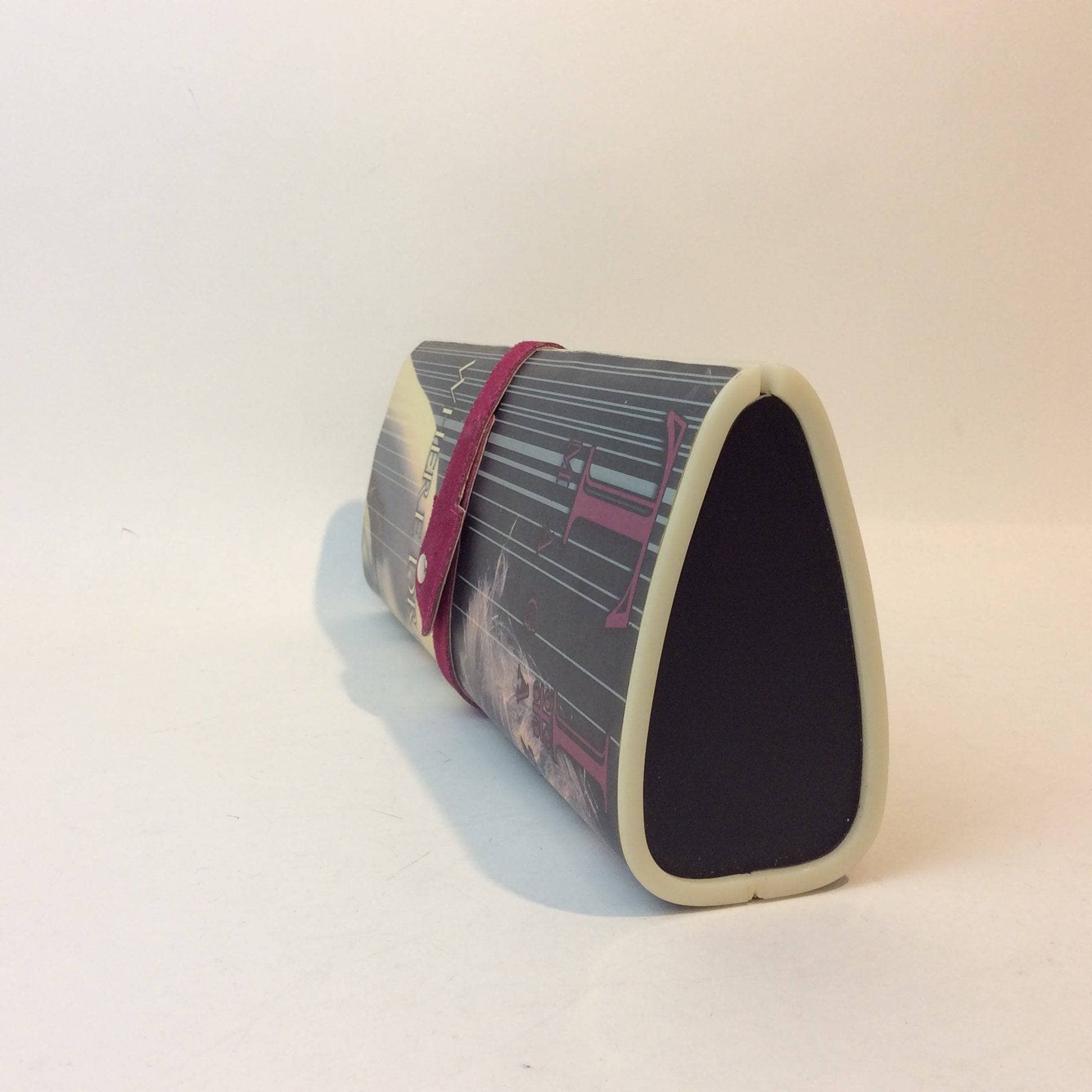 1990's Trompe-L'oeil Magazine Clutch Bag - Image 4