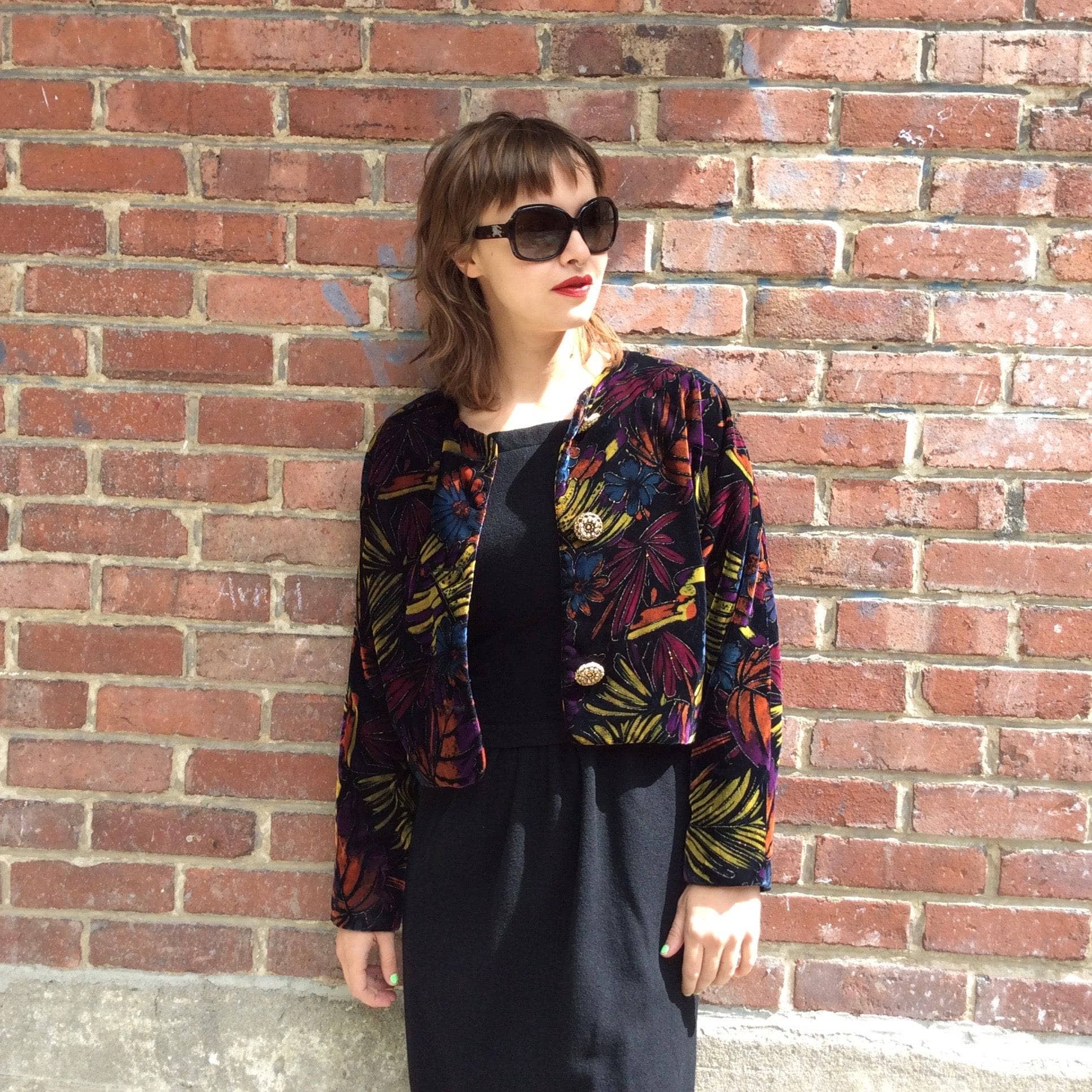 1980s Floral printed Velvet Cropped Blazer SOLD - Image 4