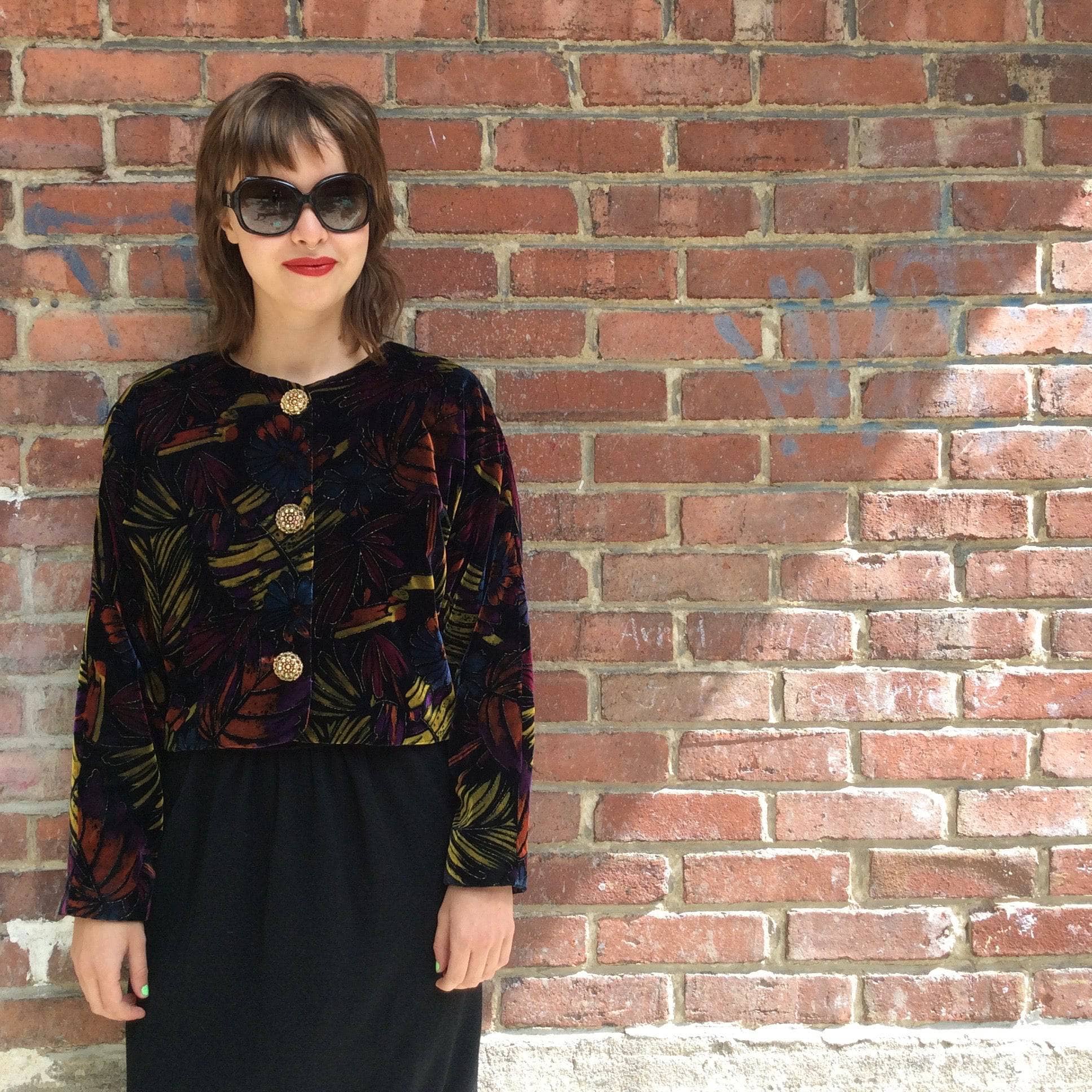 1980s Floral printed Velvet Cropped Blazer SOLD - Image 5