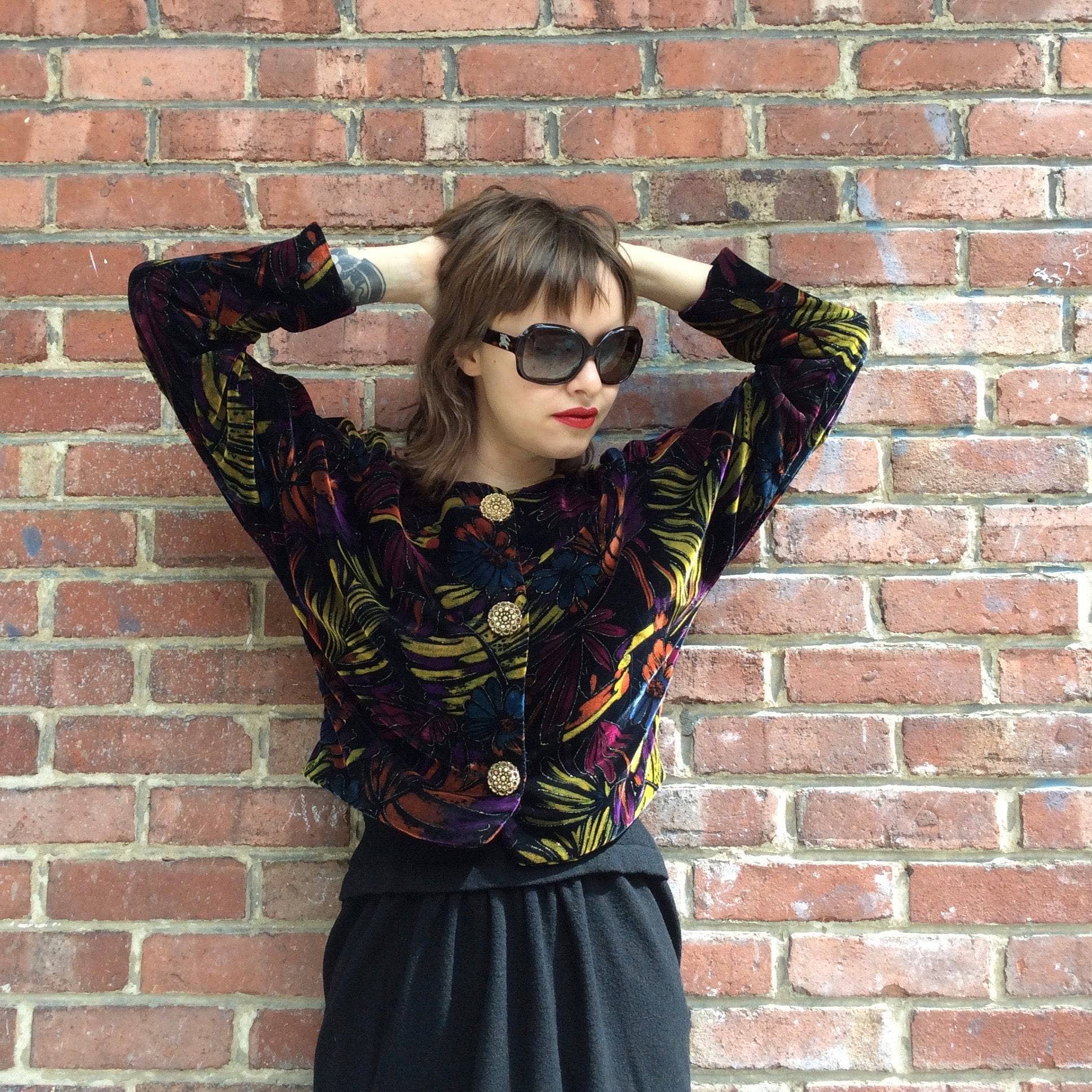 1980s Floral printed Velvet Cropped Blazer SOLD - Image 7