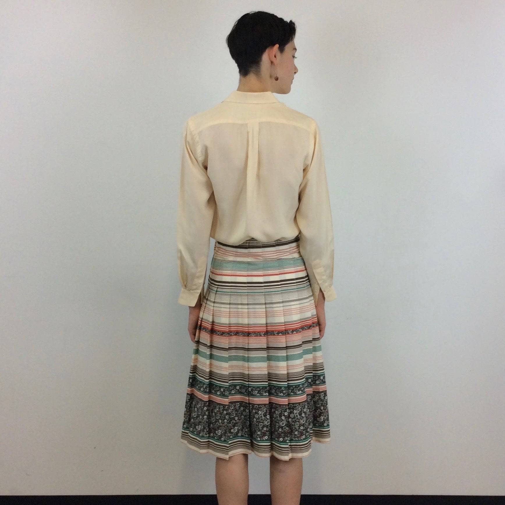Aquascutum Classic Button Up Silk Blouse Medium - Image 2
