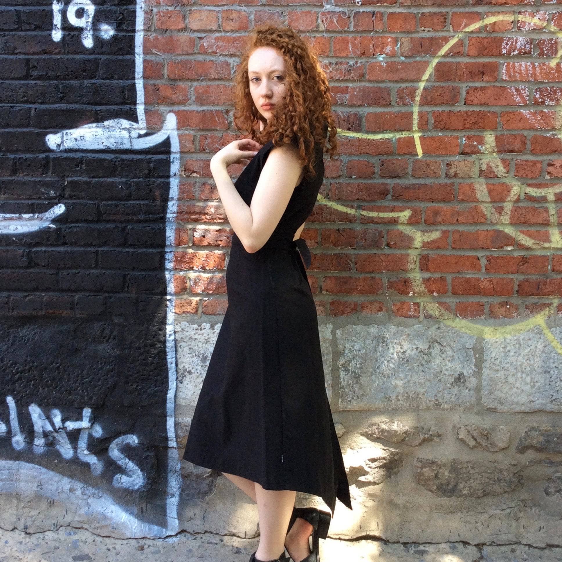 2000s "Kitchen ORANGE" Black sleeveless cocktail dress S/M - Image 3