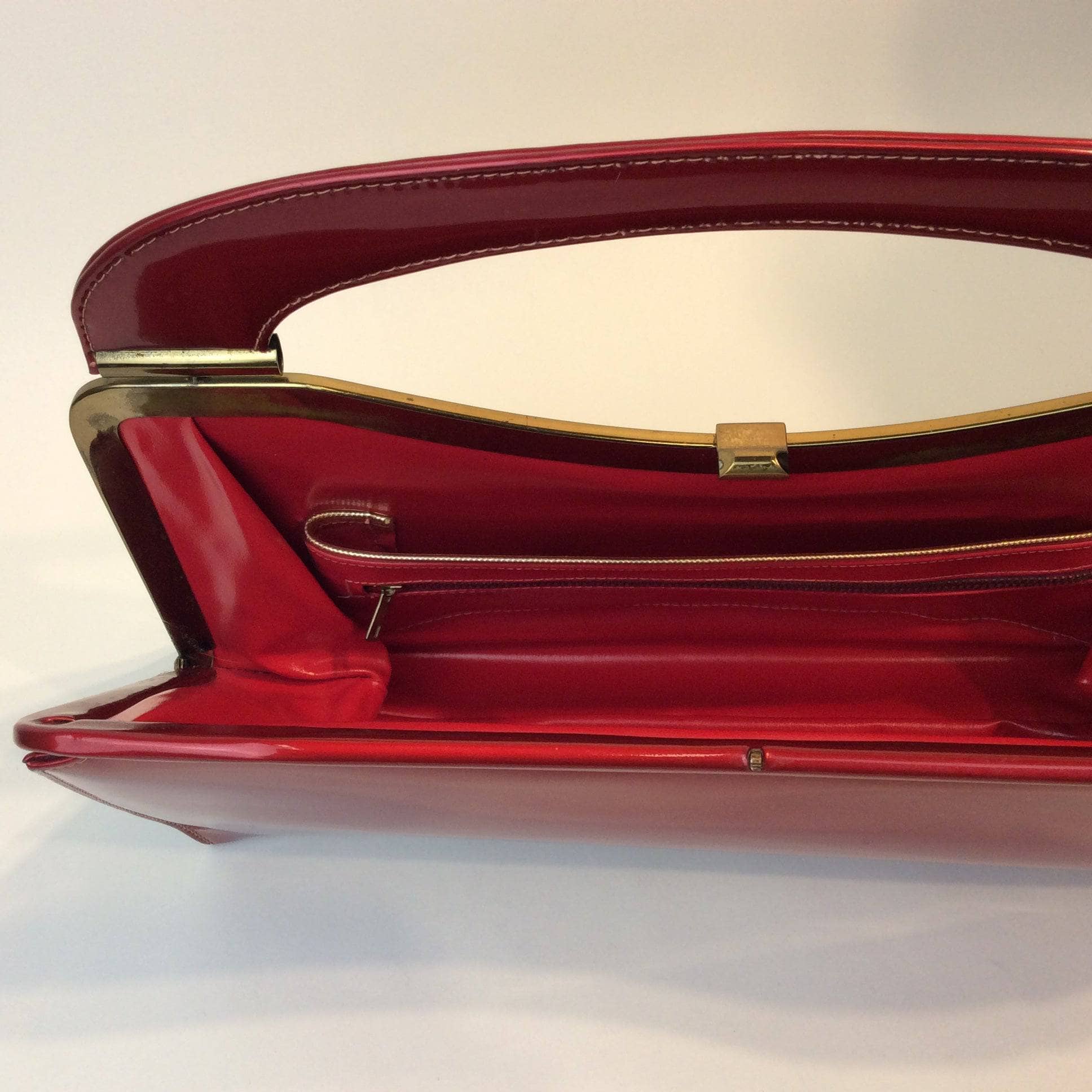 1950s Glossy Red Handbag - Image 4