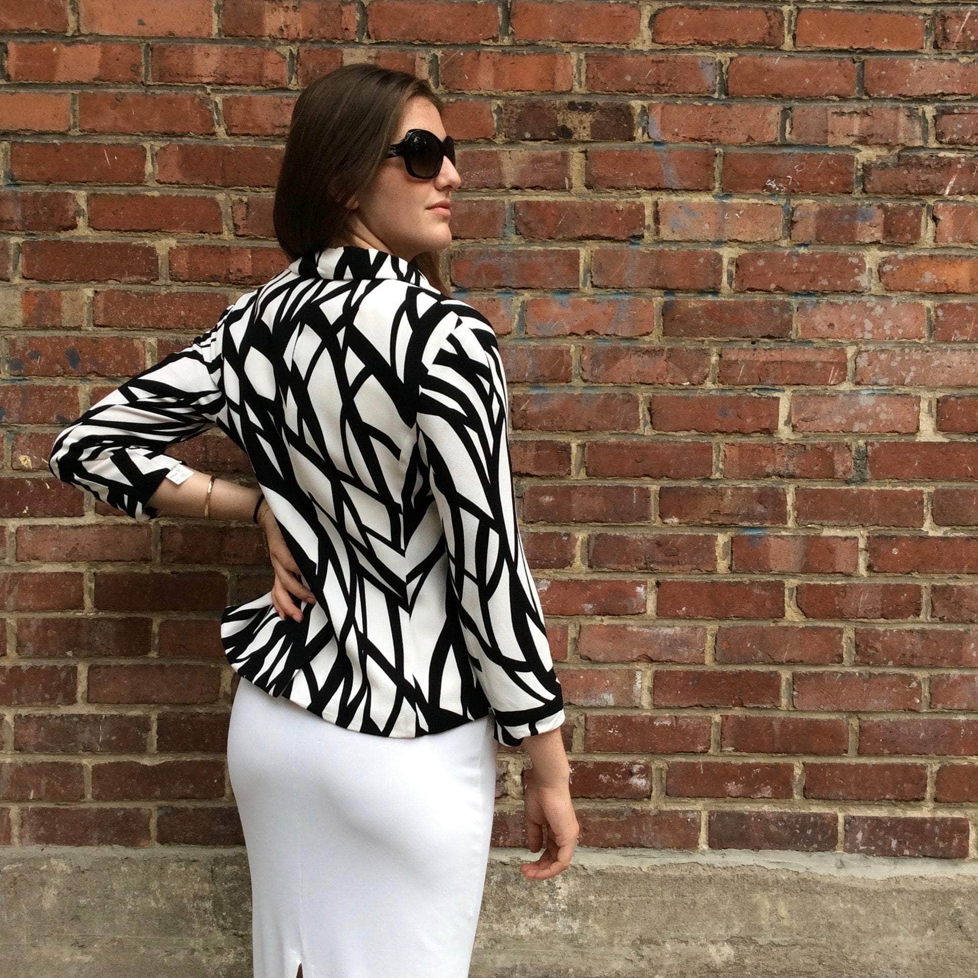 Escada Black and White Printed Blazer Small/Medium - Image 4